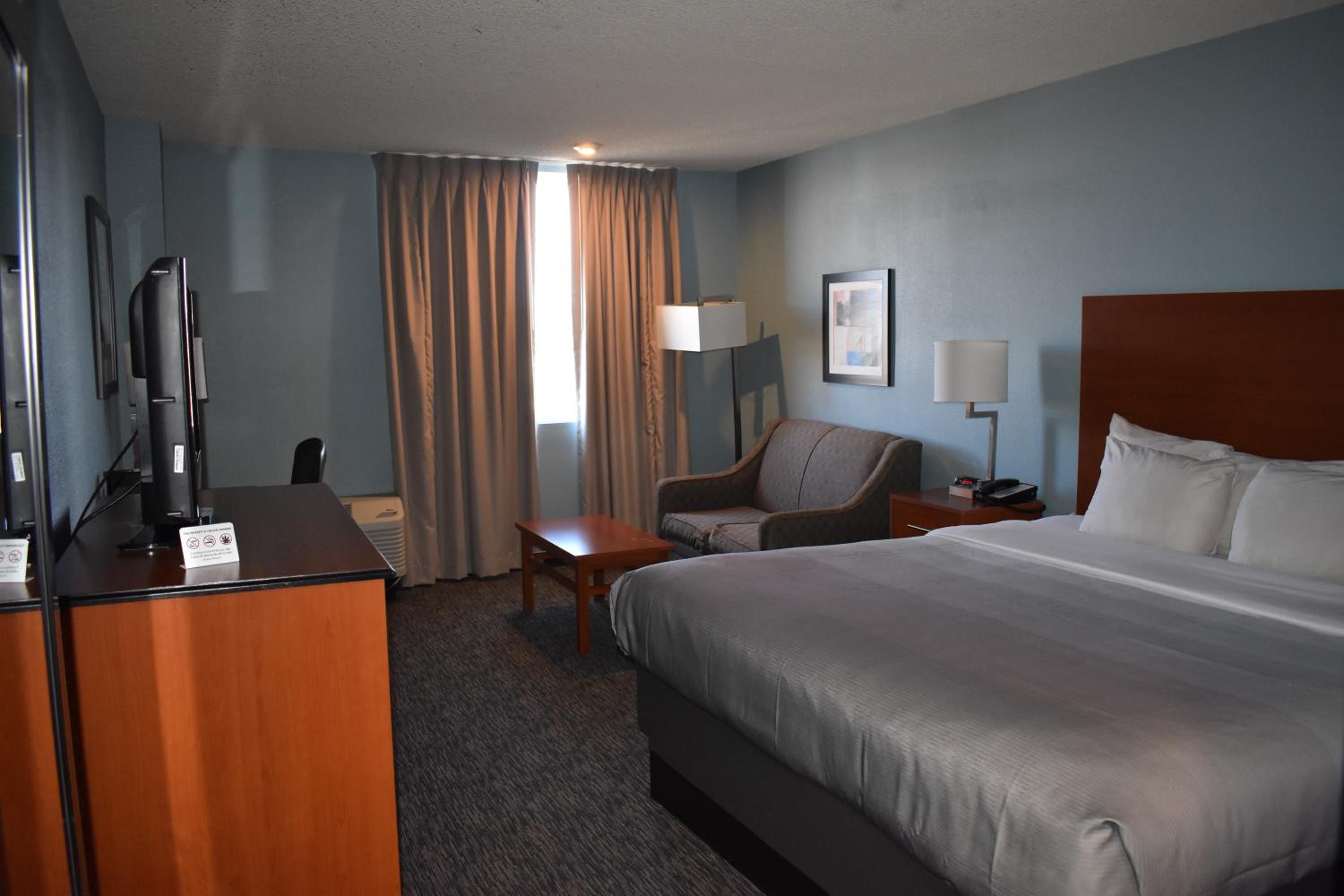 King Room - Accessible/Non-Smoking/No Pets - Photo 2