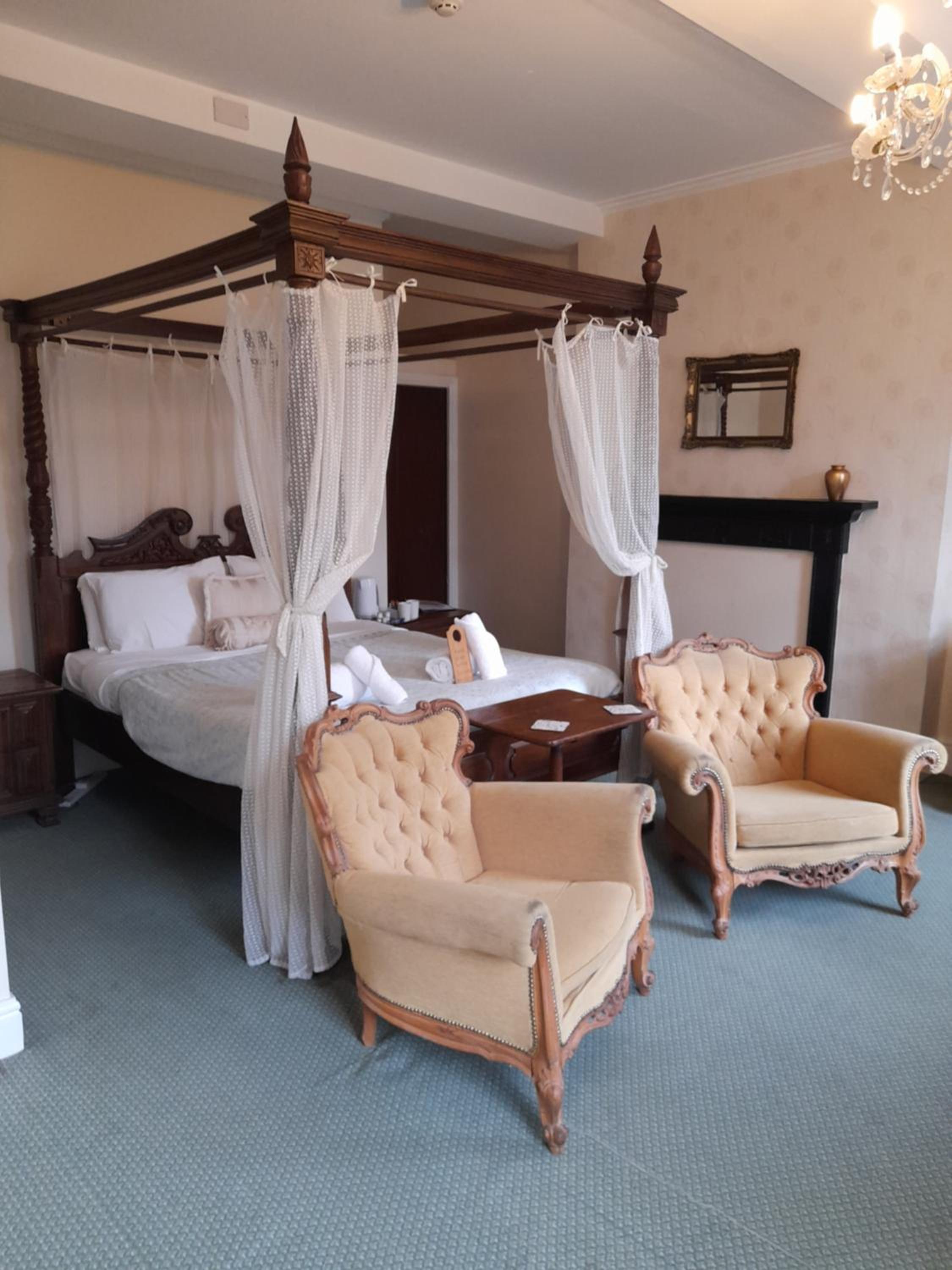 Double Room with Four Poster Bed photo 3