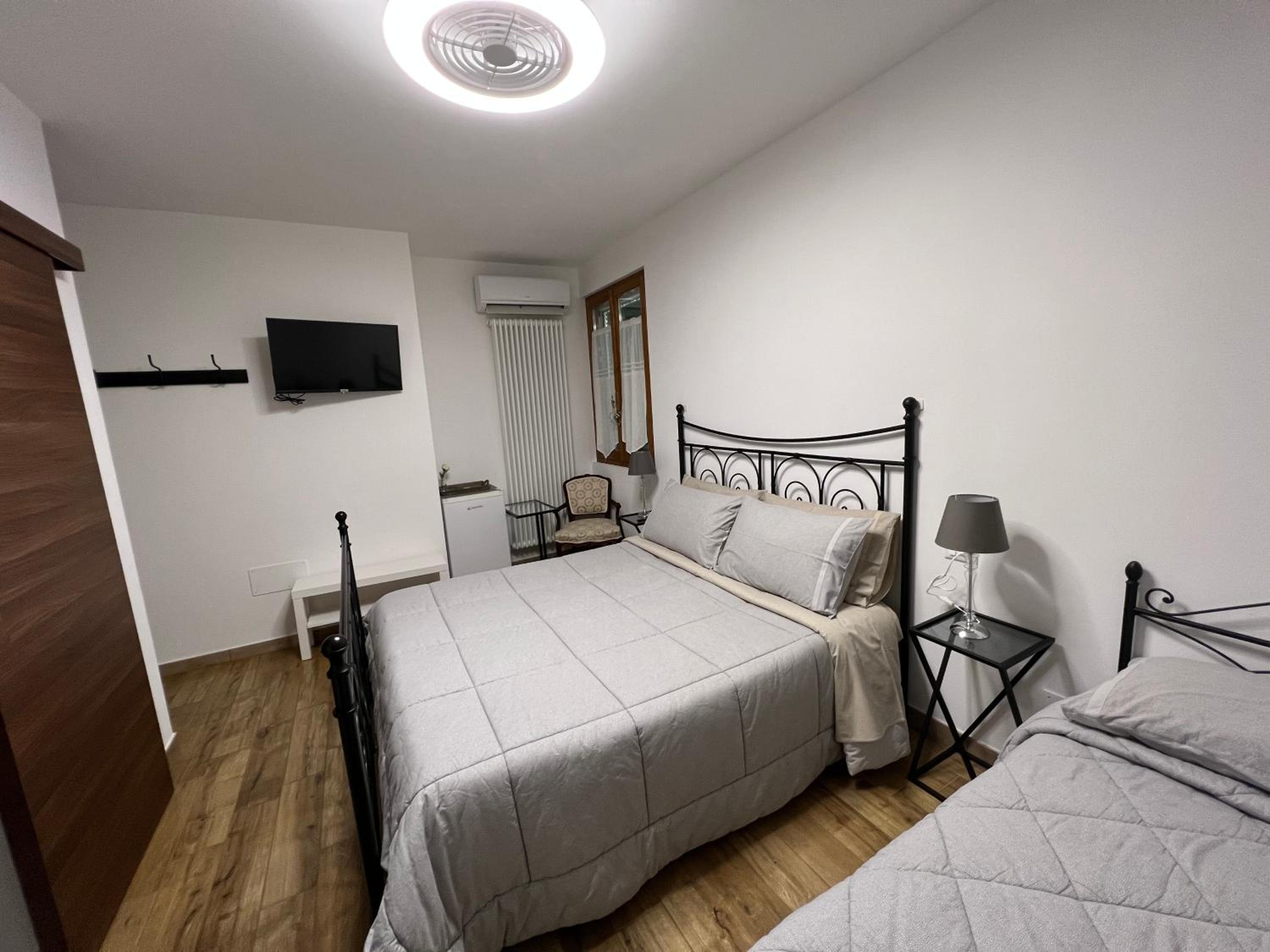 Triple Room with Private Bathroom photo 2