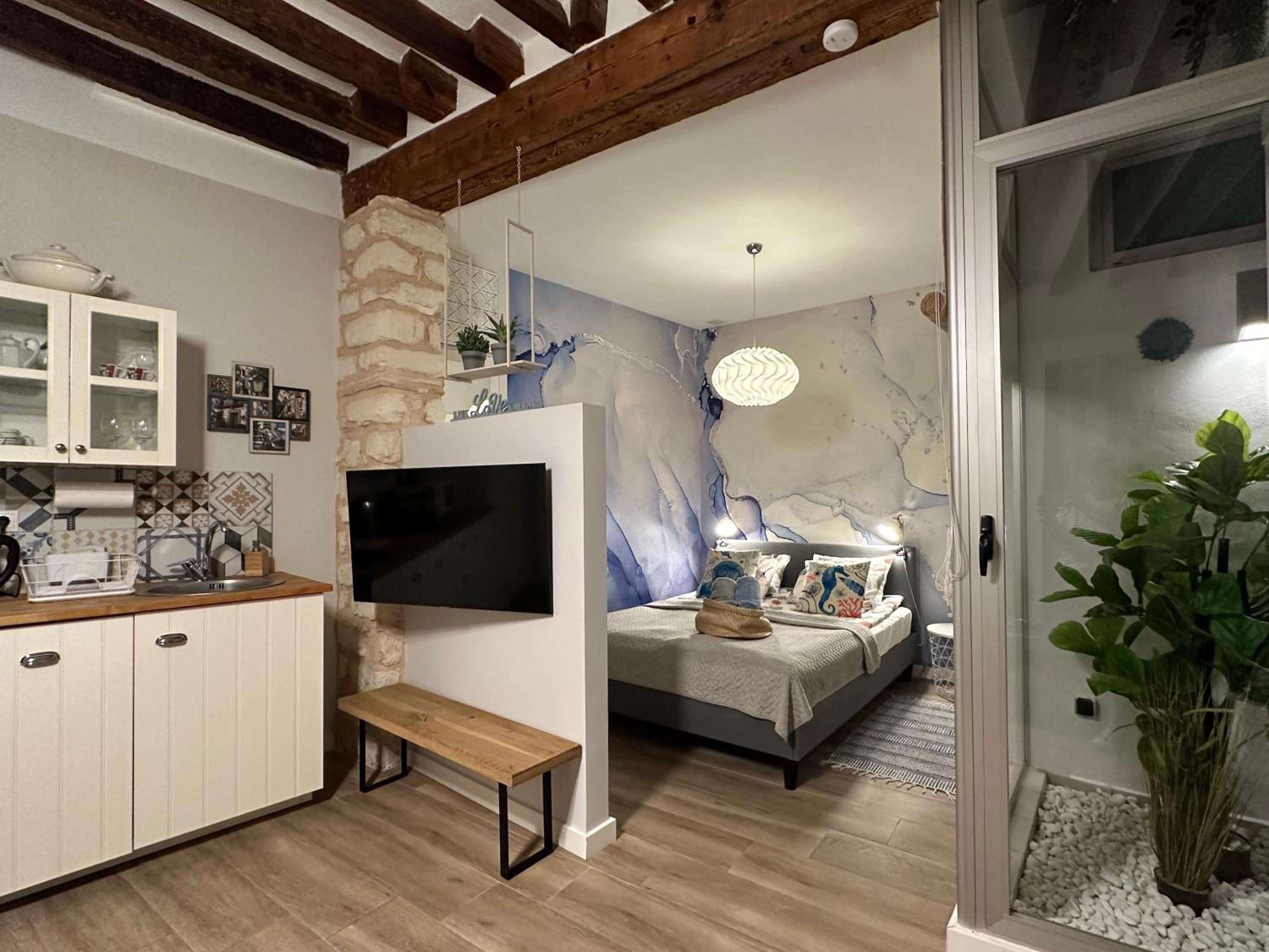 Studio Apartment photo 2
