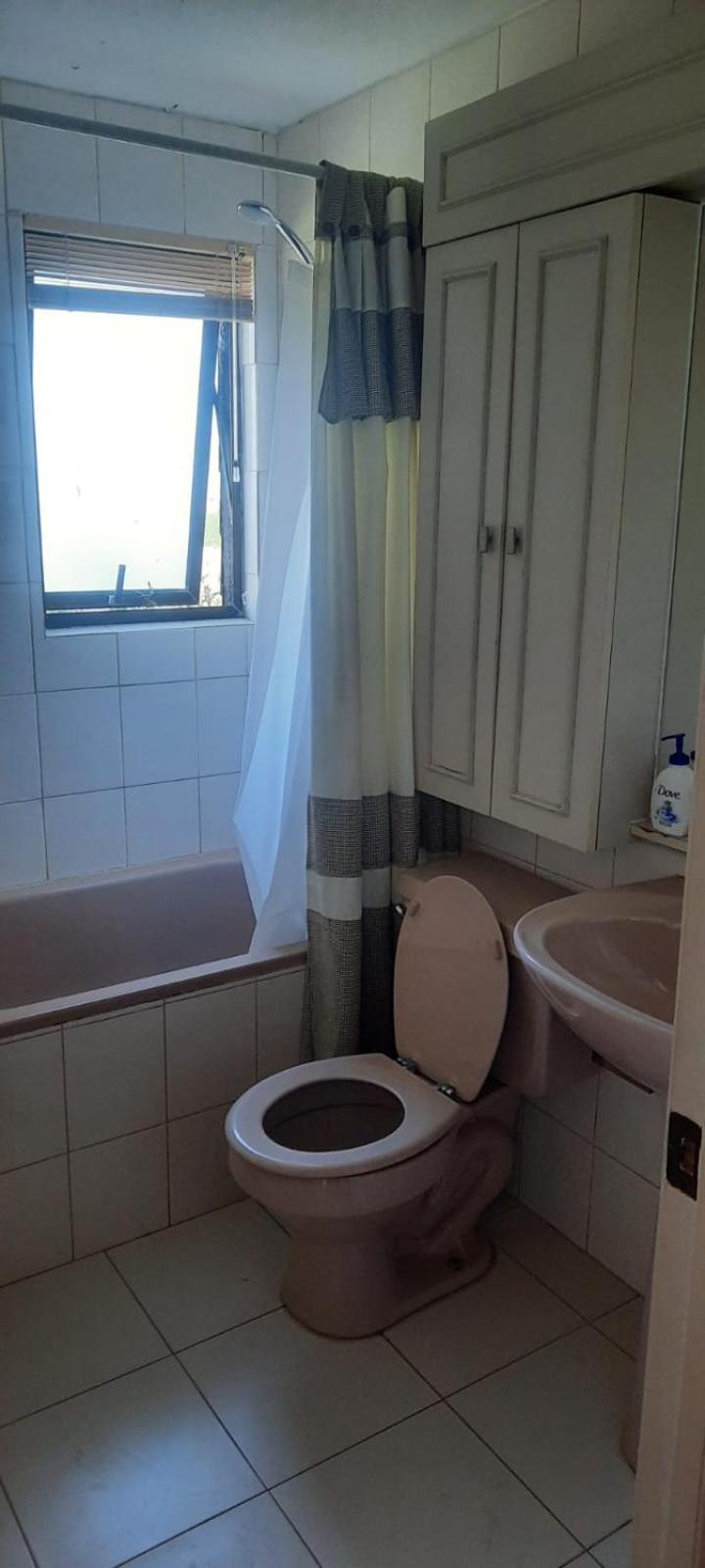 Five-Bedroom House photo 2