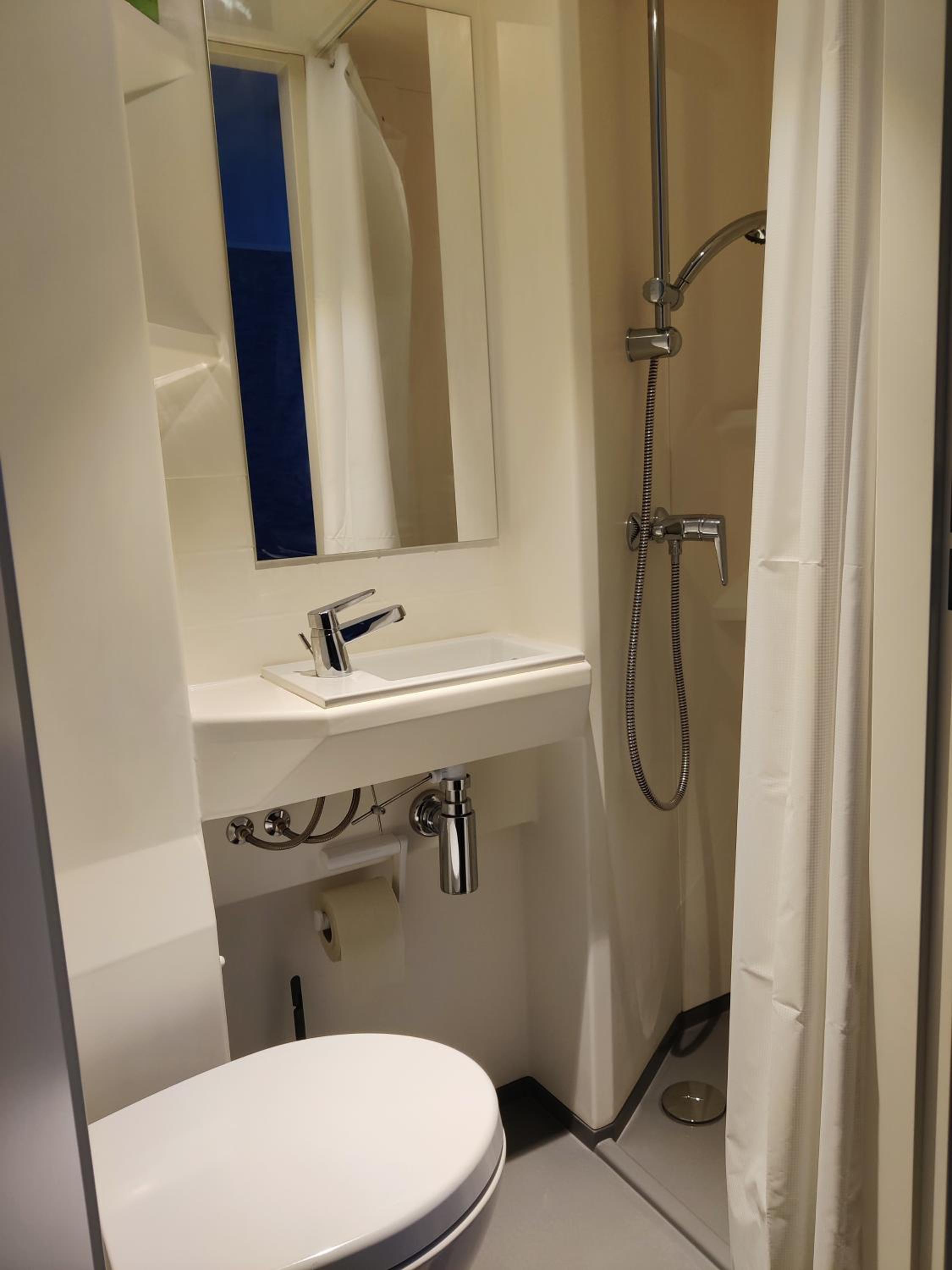 Small Single Room photo 2