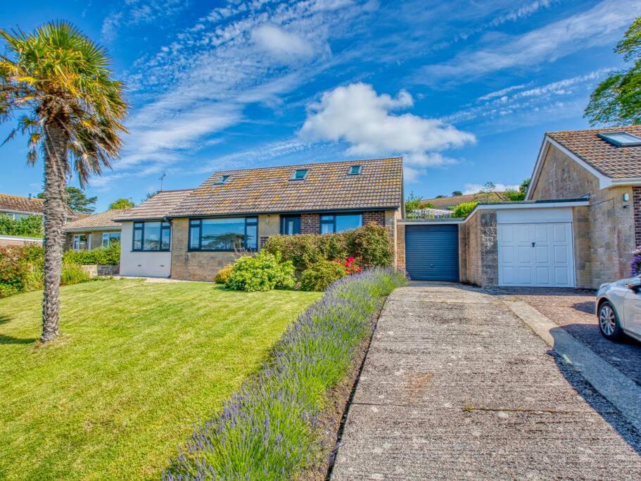 Four-Bedroom House photo 2