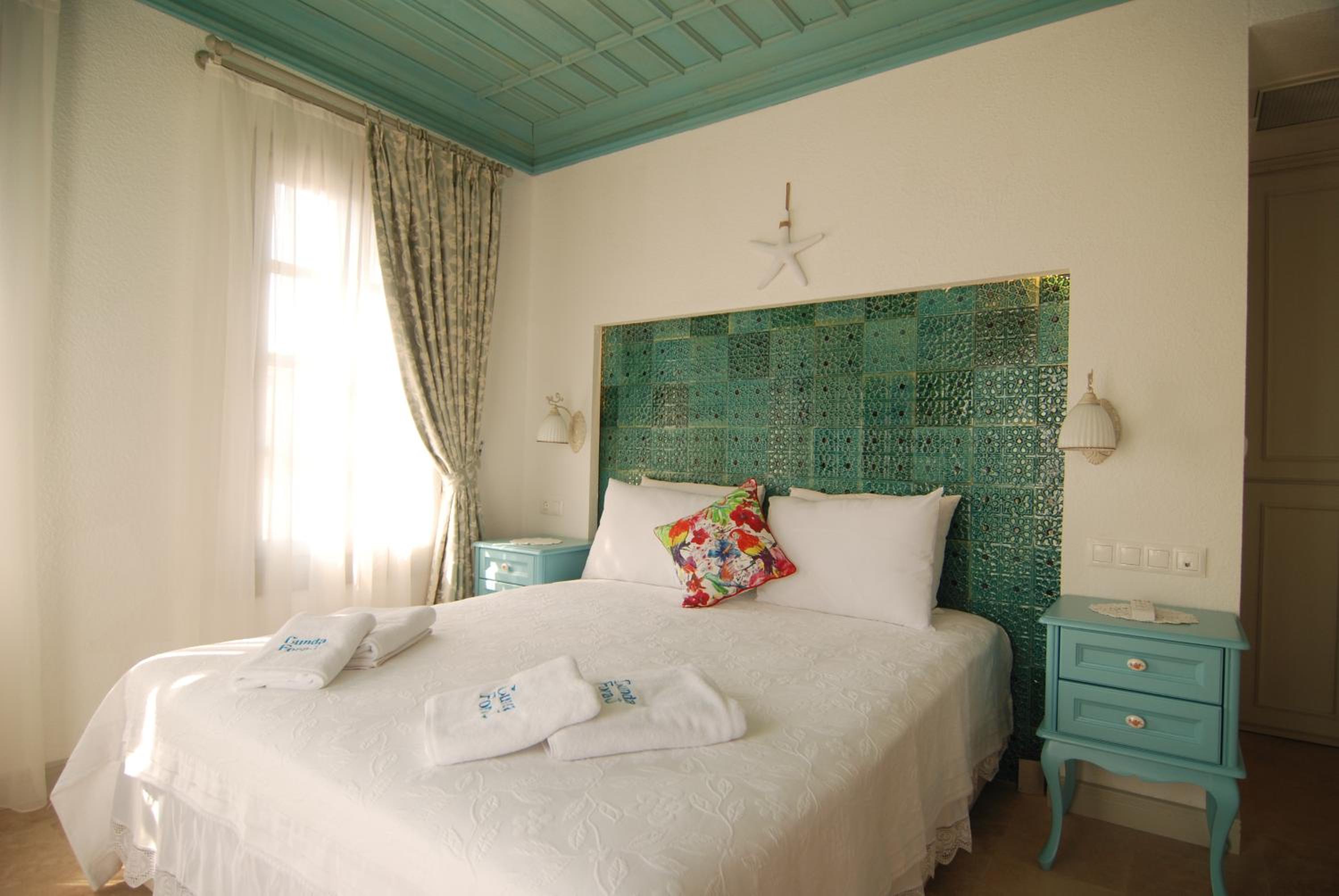 Deluxe Double Room with Sea View and Fireplace