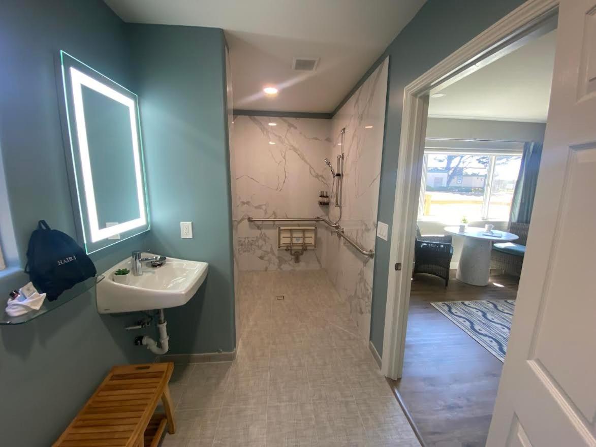 Accessible Budget Queen Room photo 3