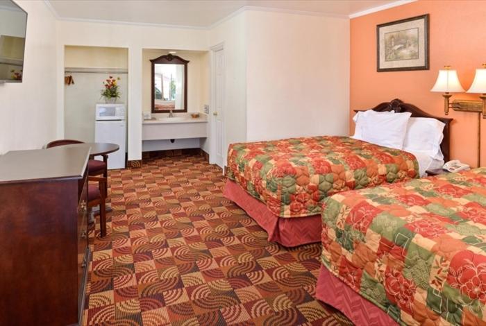 Double Room with Two Double Beds - Photo 5