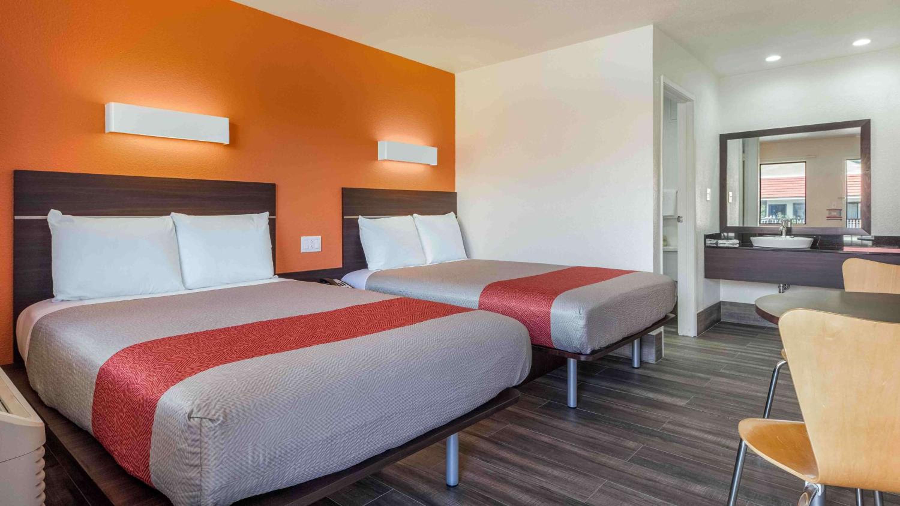 Quadruple Room - Disability Access - Non-Smoking photo 3