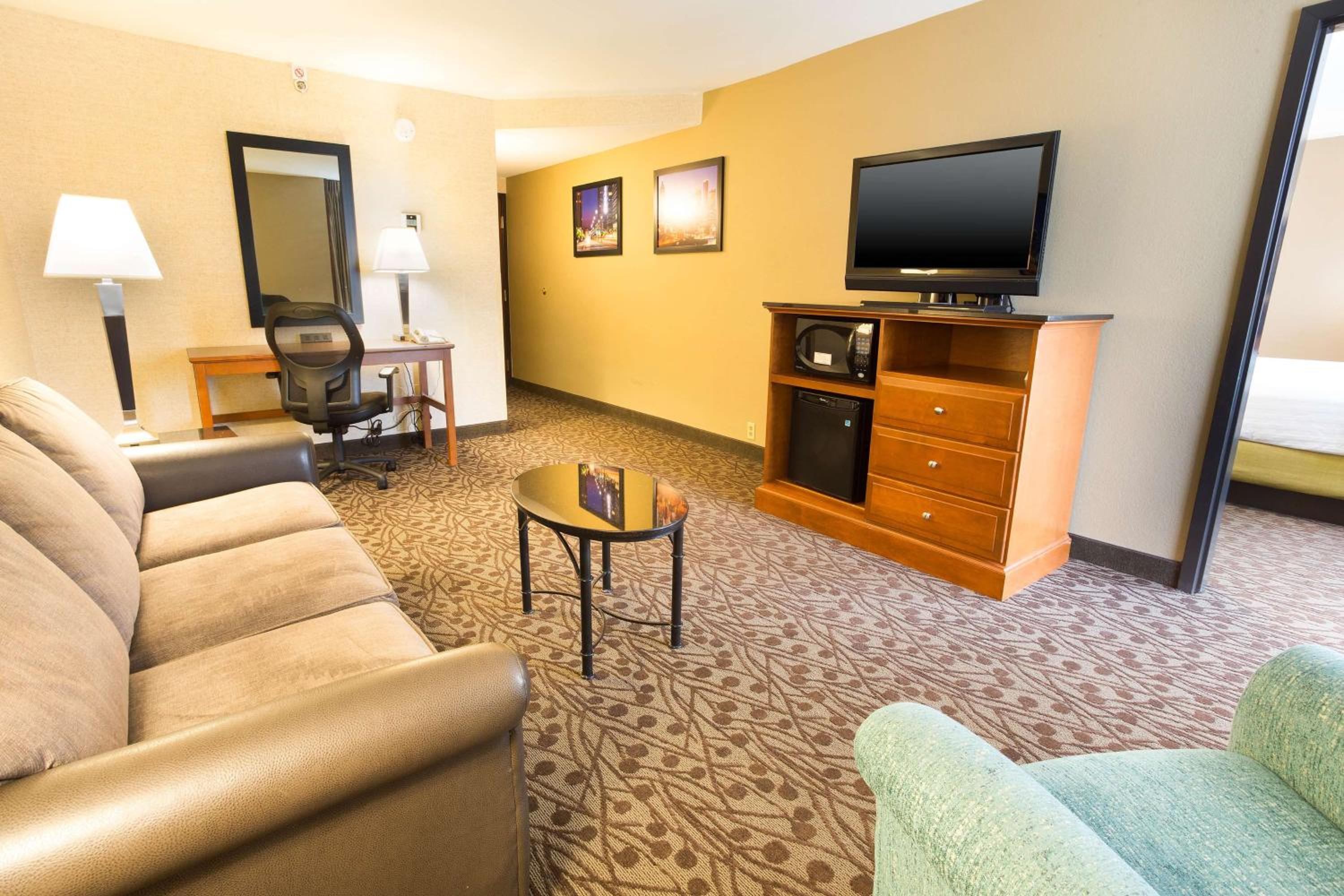 Superior King Suite - Photo 4