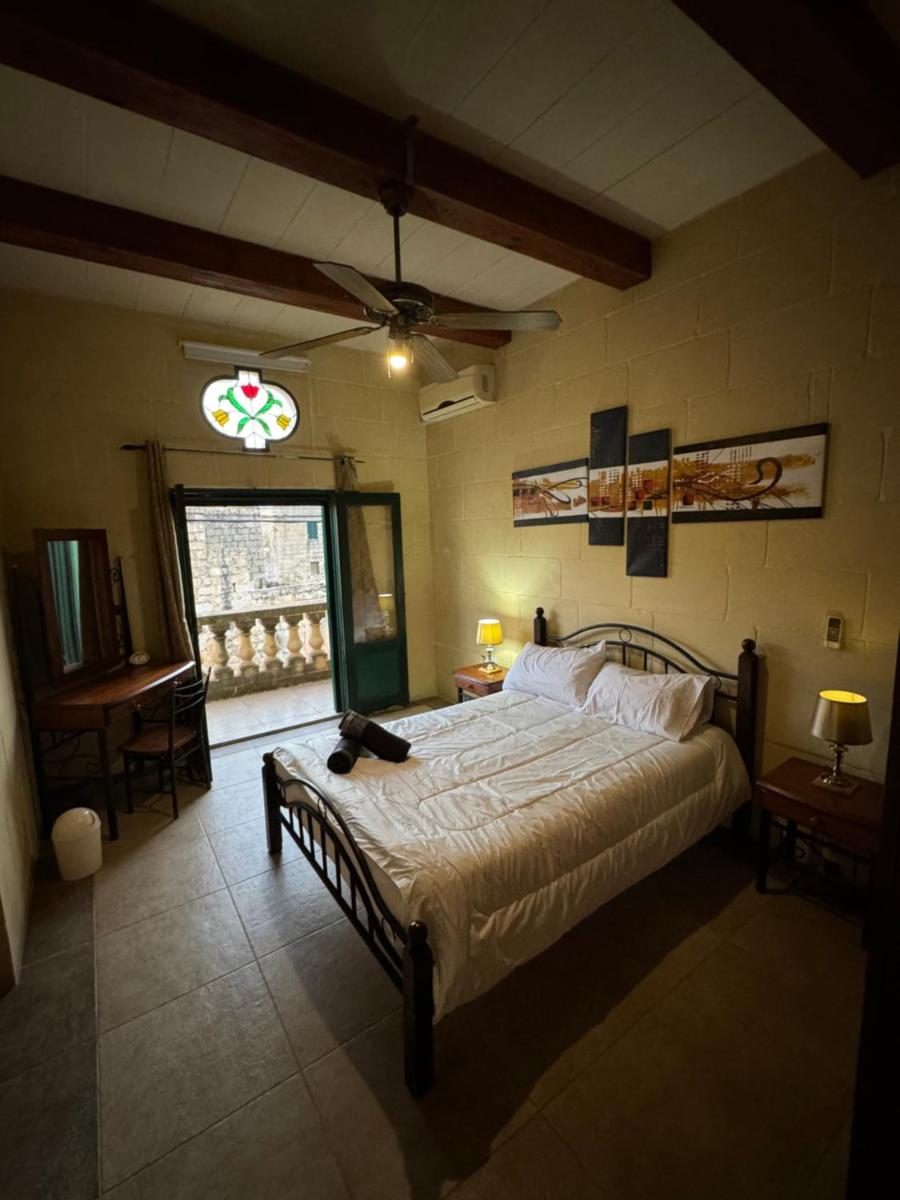 Deluxe Double Room with Balcony photo 1
