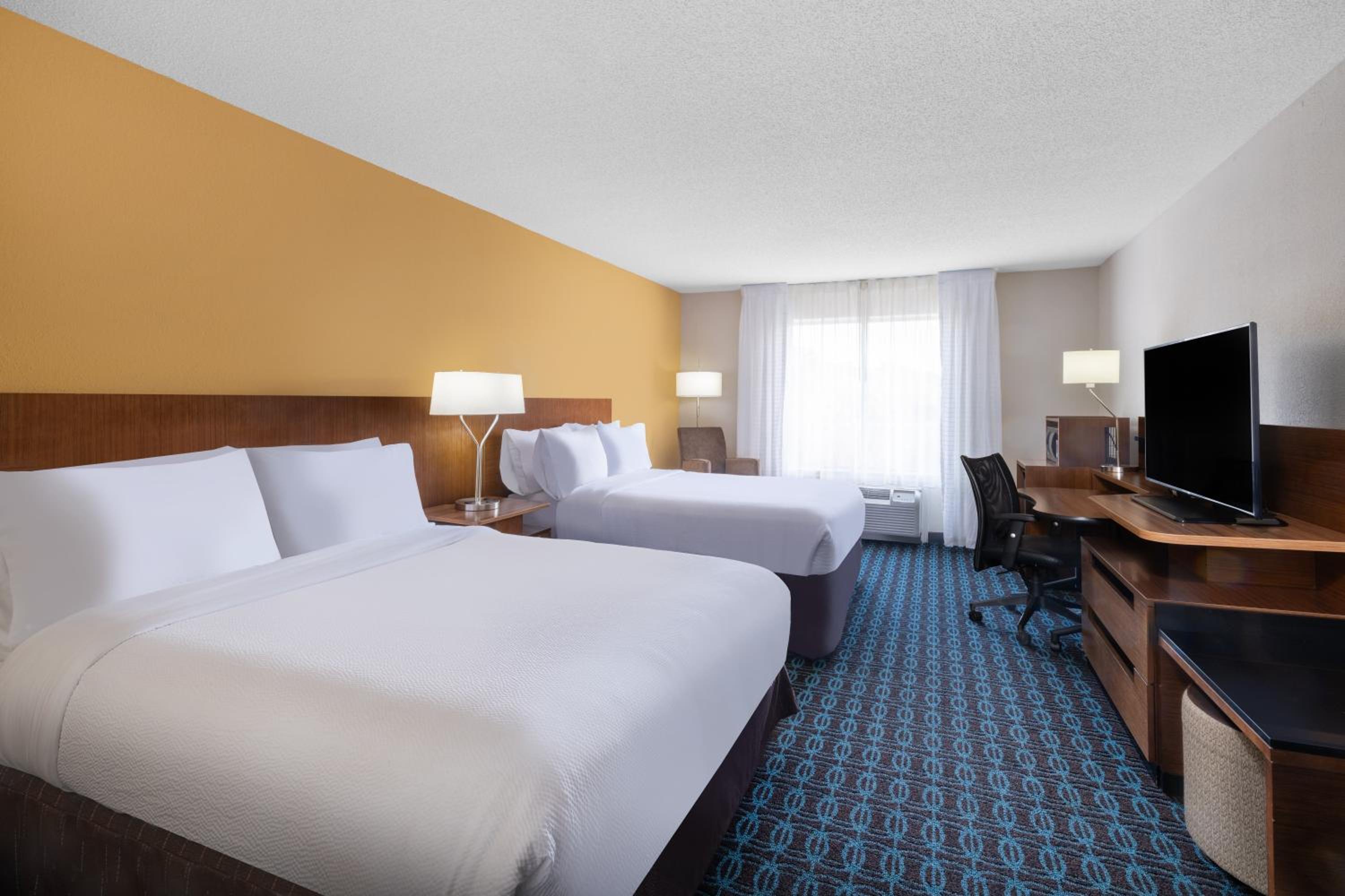 Queen Room with Two Queen Beds - Hearing Accessible/Non-Smoking - Photo 7