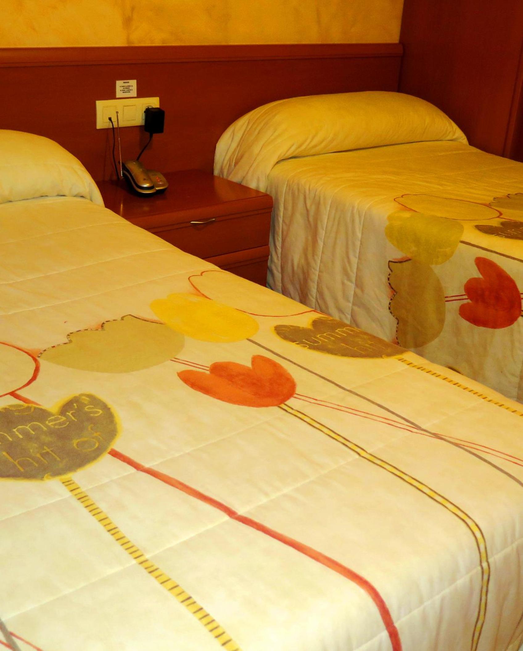 Double or Twin Room - Photo 3