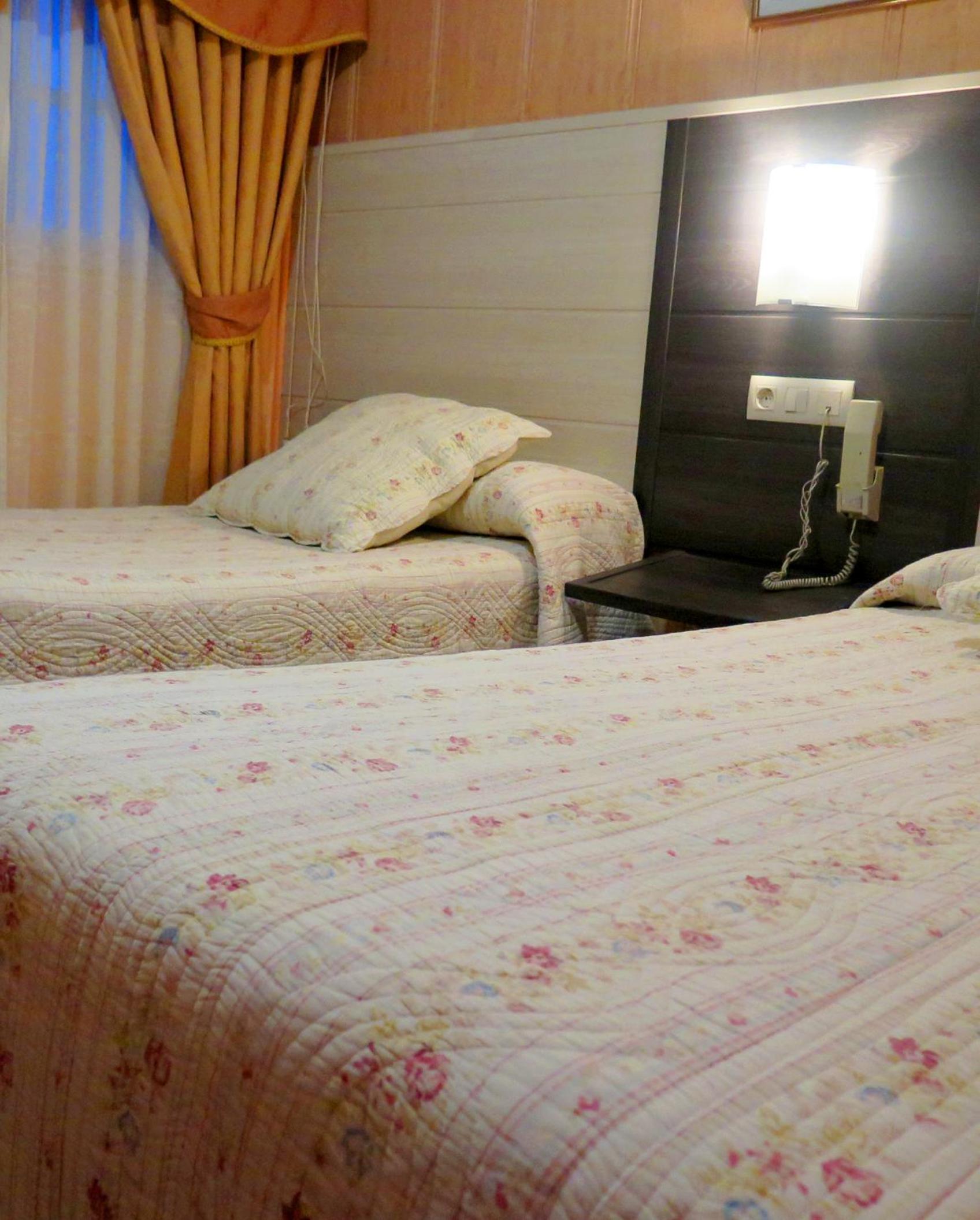 Double or Twin Room - Photo 11