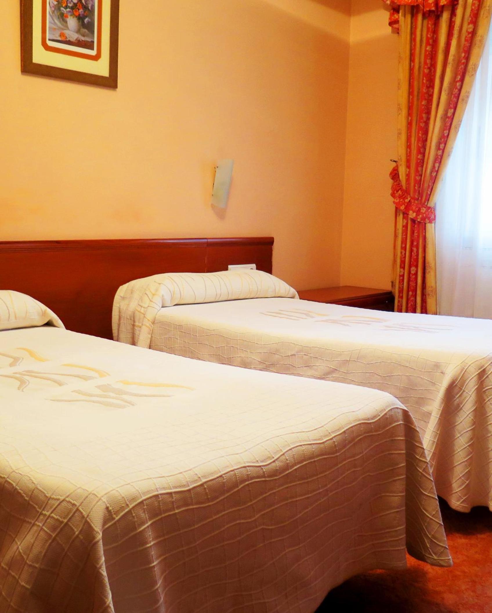 Double or Twin Room - Photo 9