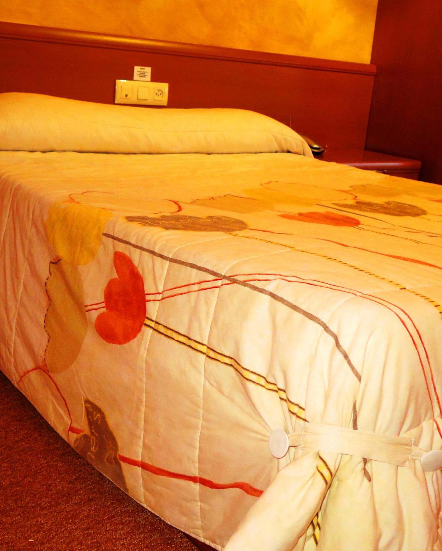 Double or Twin Room - Photo 8