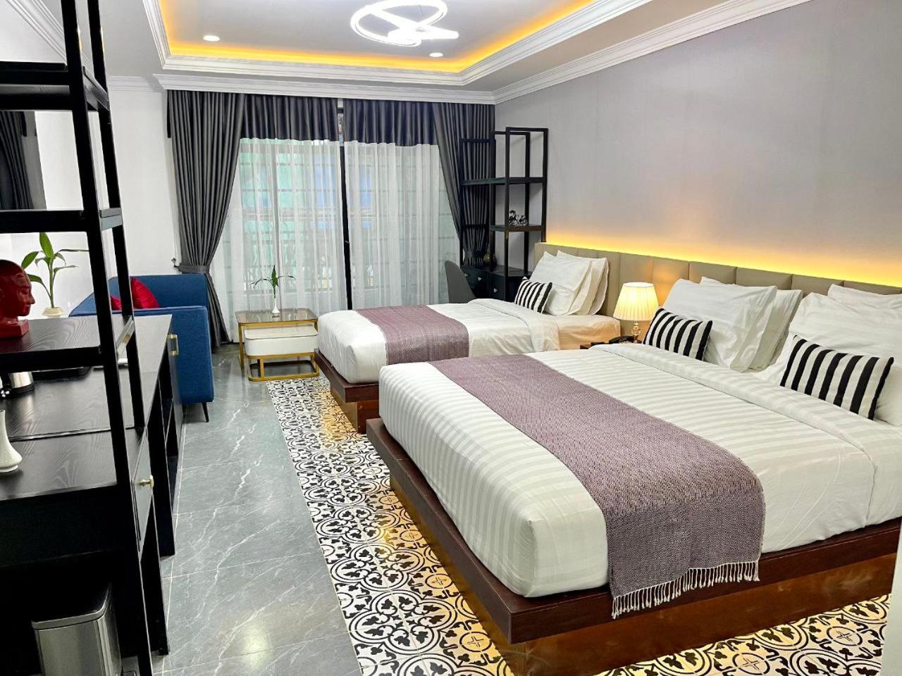Deluxe Family Suite - Photo 1