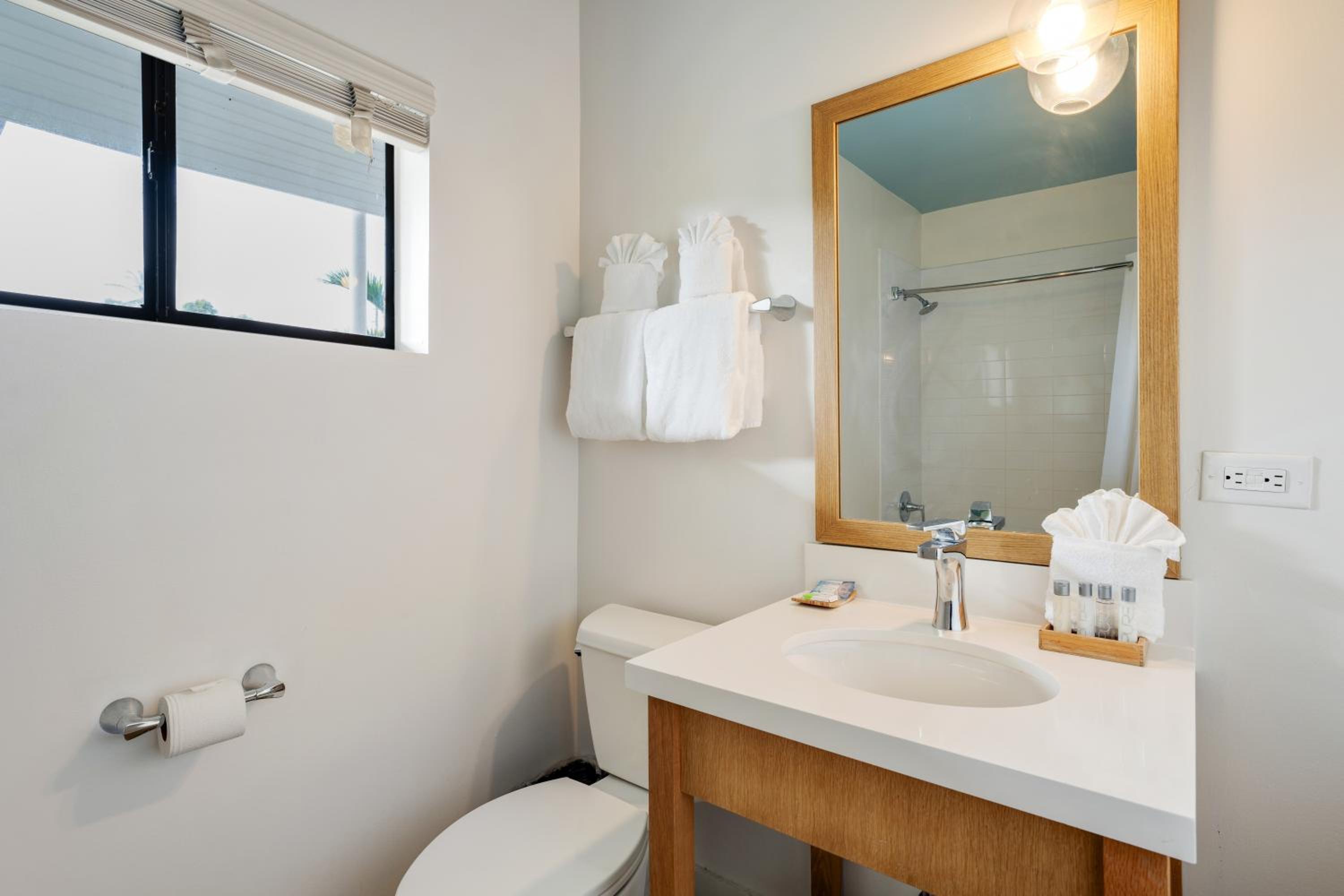 Room with Two Double Beds with Ocean View photo 2