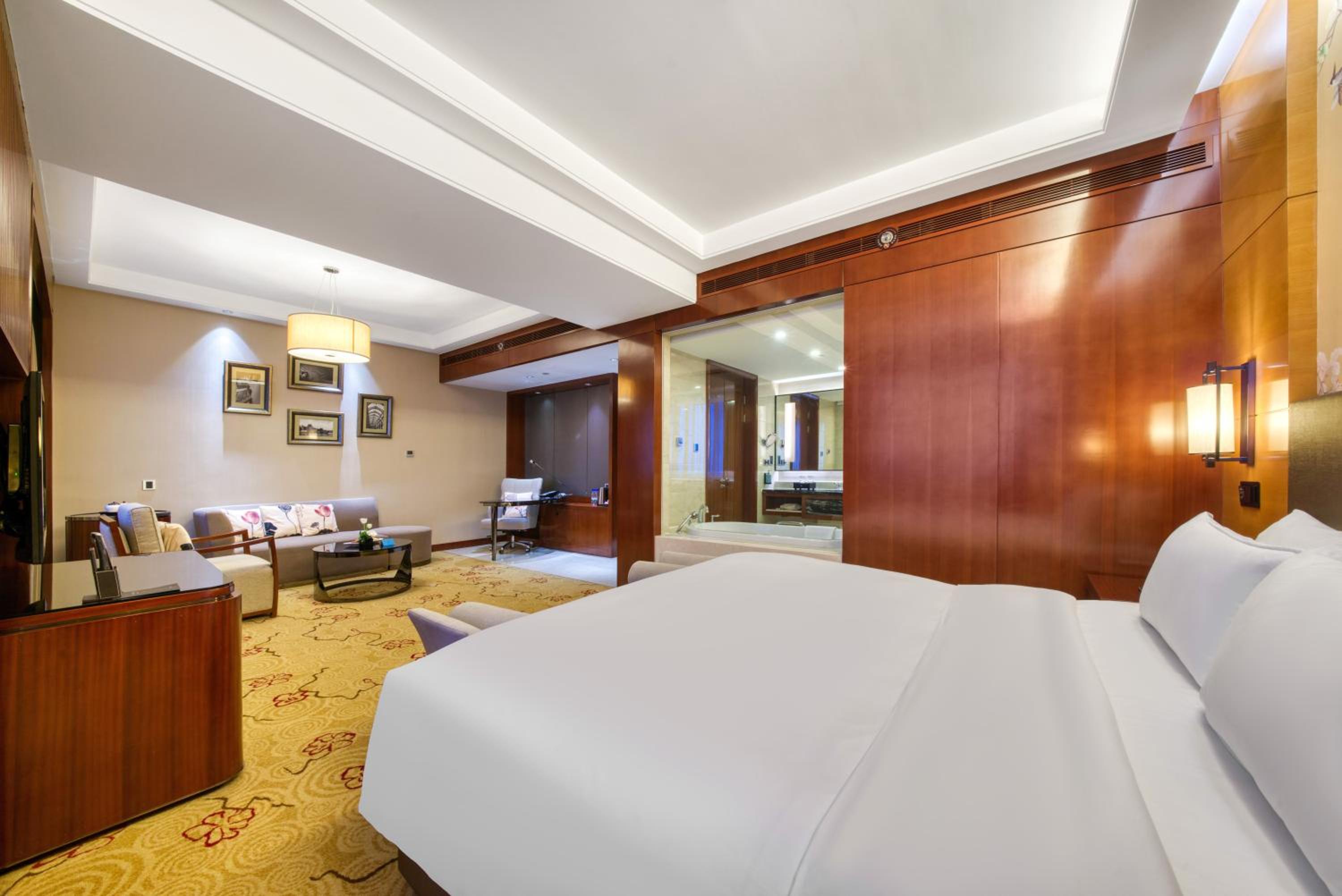 Luxury Family Room - Photo 6