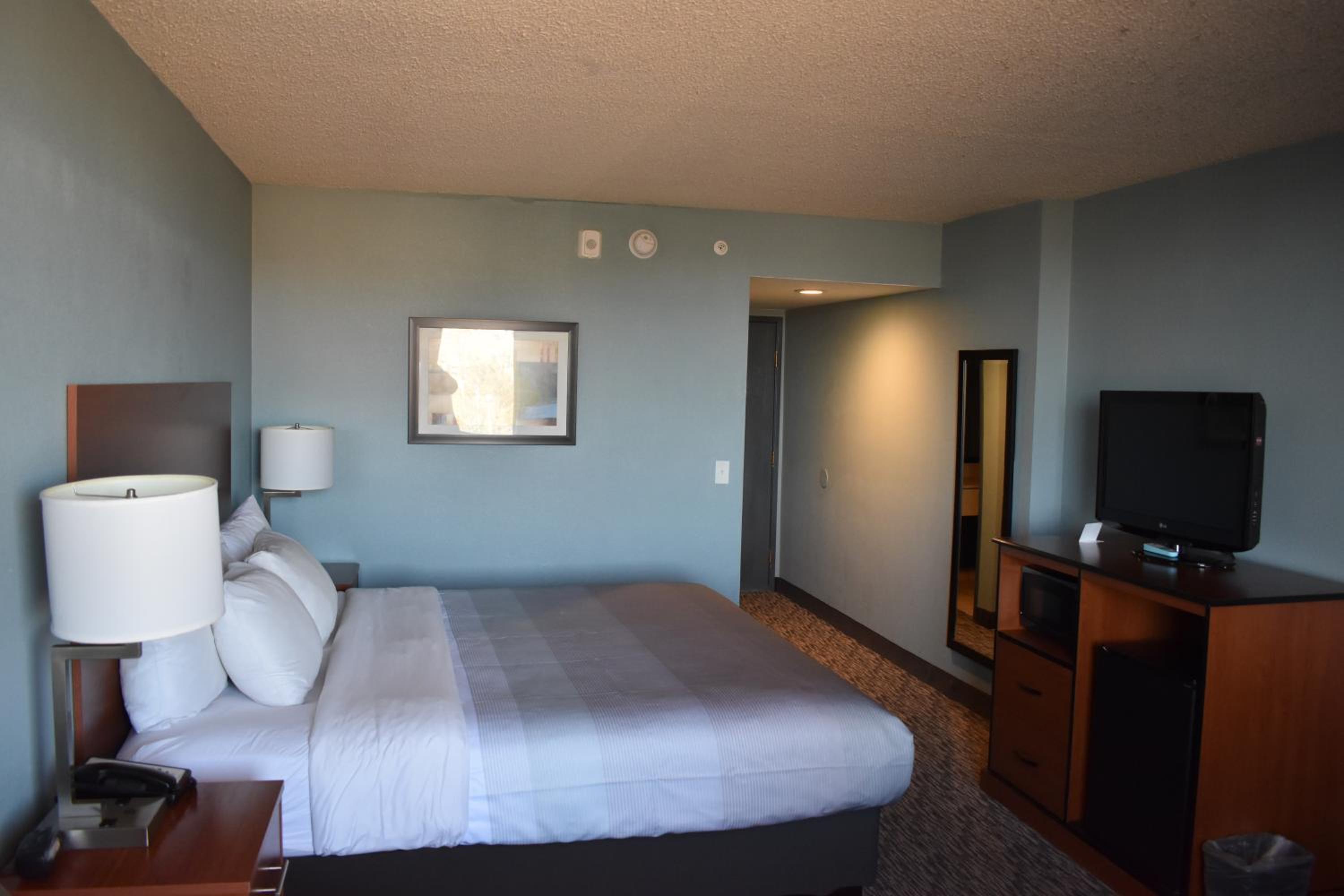 King Room - Accessible/Non-Smoking/No Pets - Photo 4