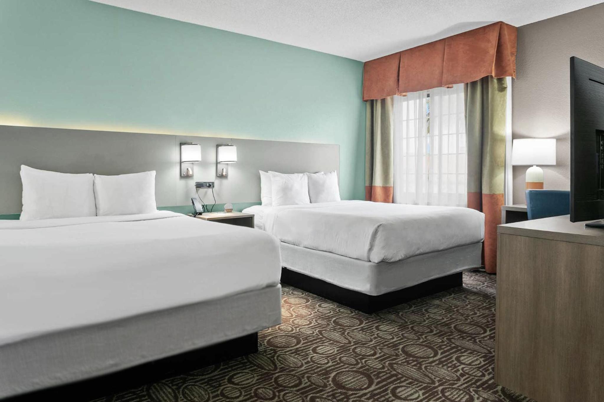 Queen Suite with Two Queen Beds - Non-Smoking - Photo 1