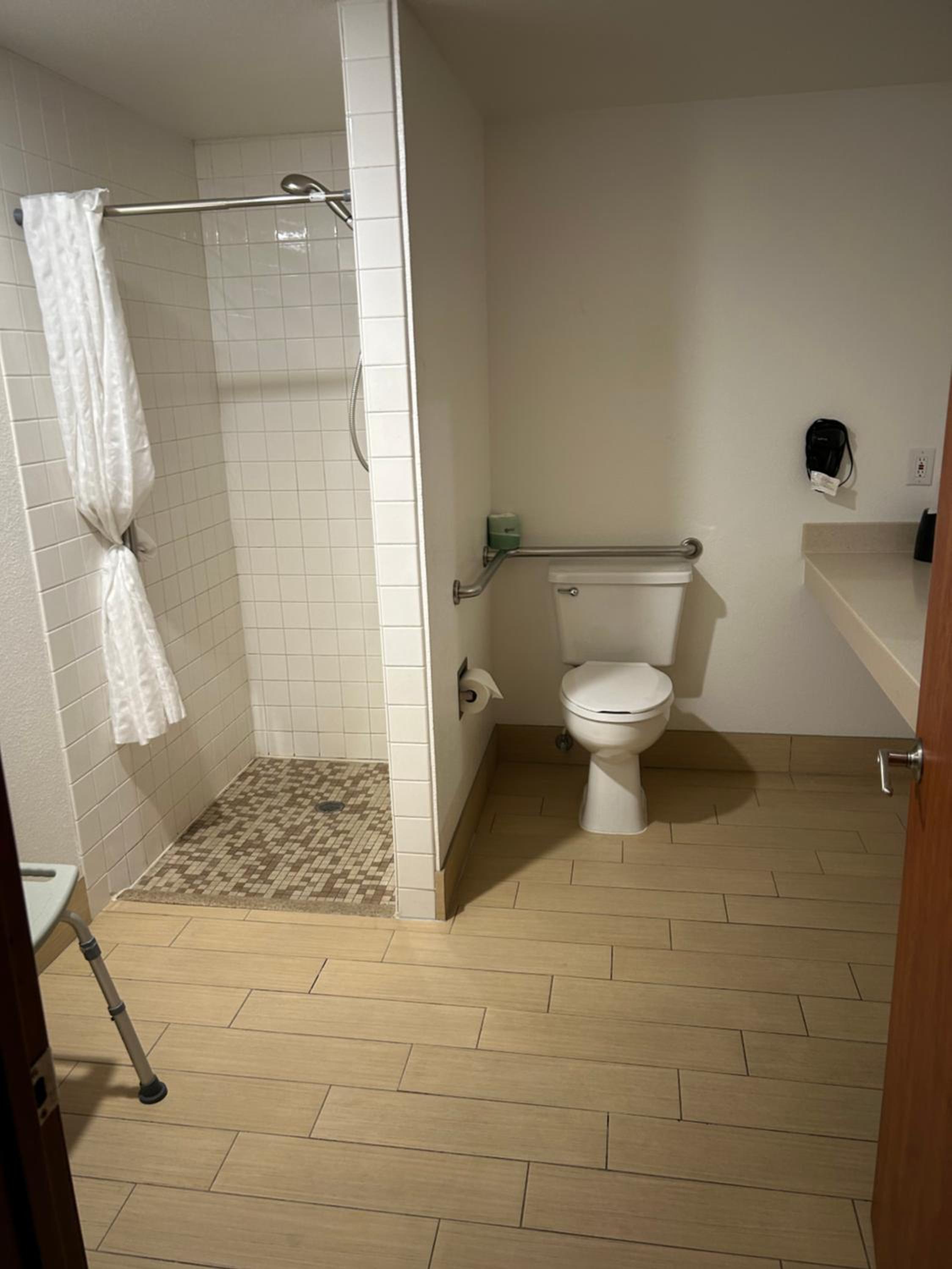 Queen Room - Disability Access/Non-Smoking - Photo 4