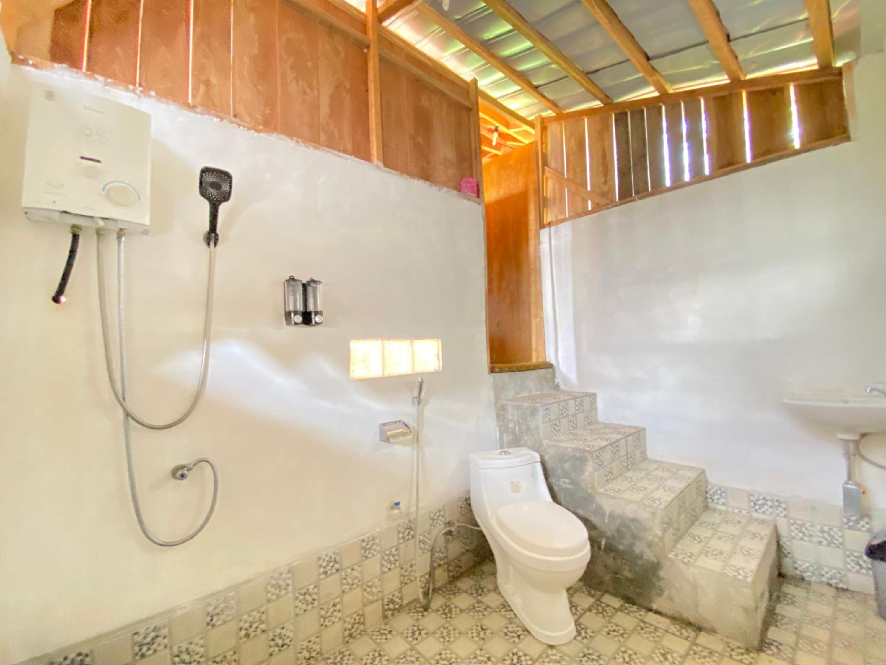 Double Room with Balcony - Photo 14