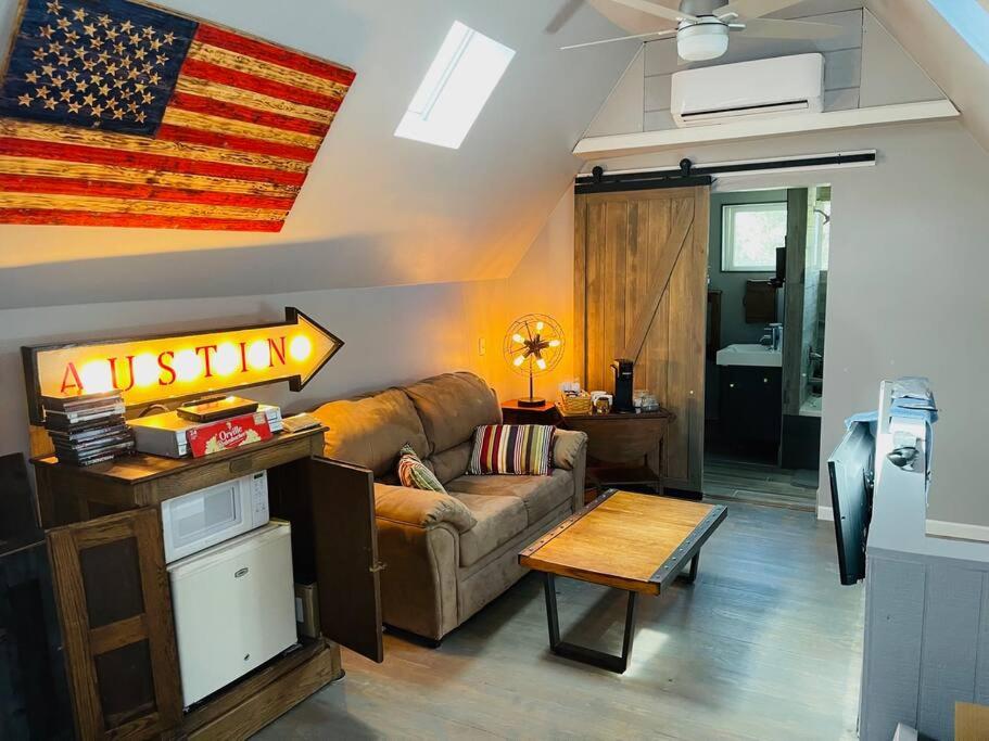 One-Bedroom House photo 1
