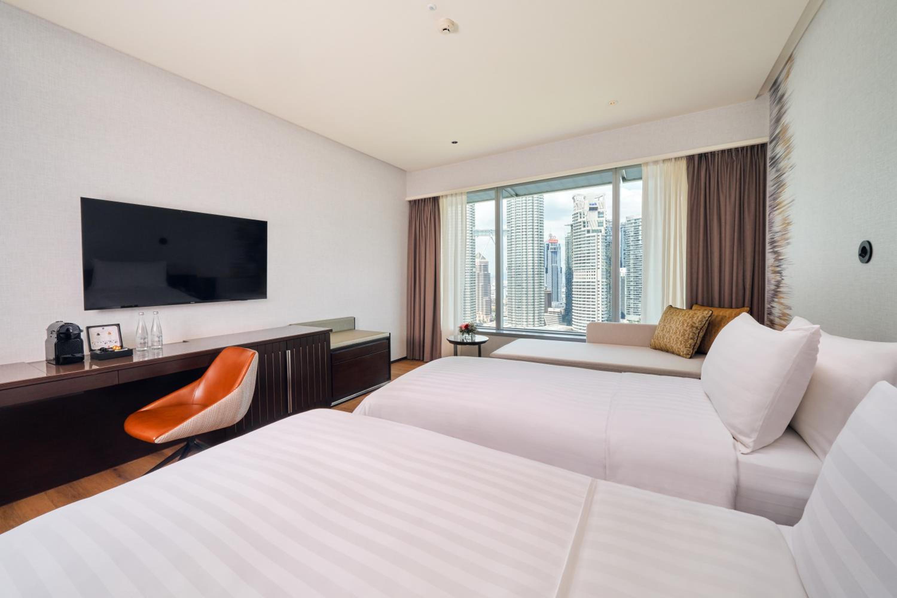 Traders Club Twin Towers View Room – Twin bed (Newly Refurbished)