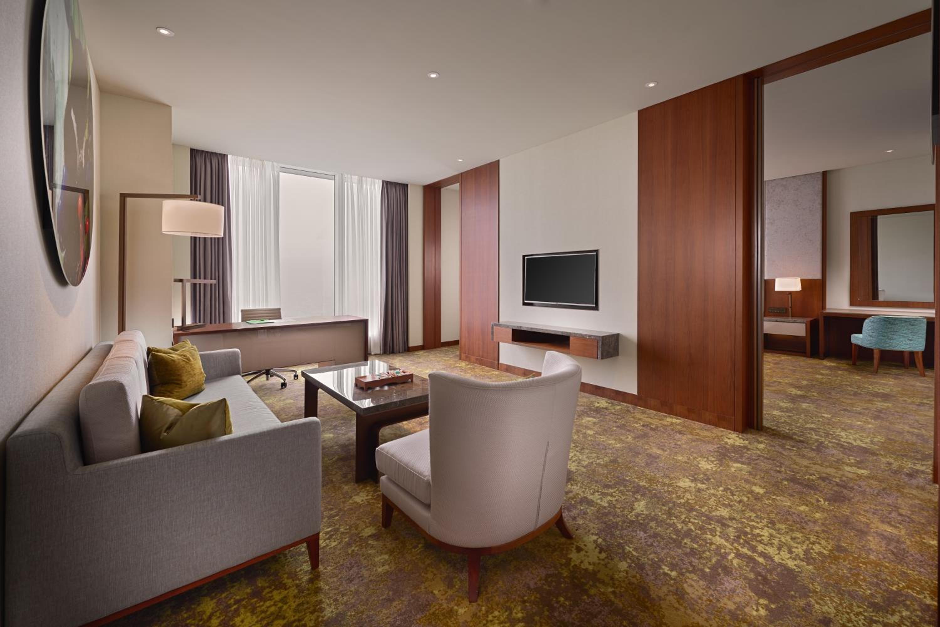 Deluxe King Suite with Executive Lounge Access photo 2