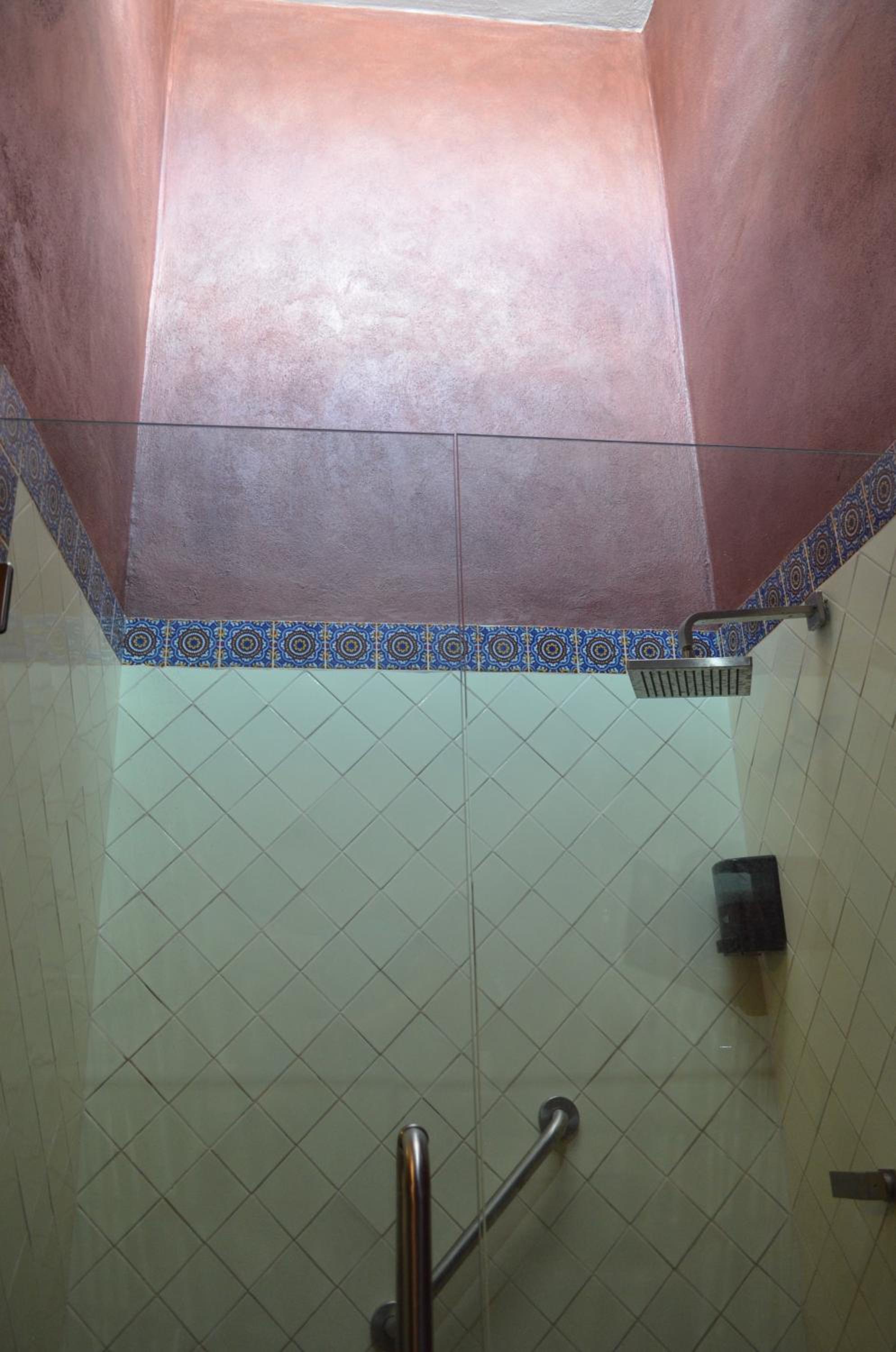 Deluxe King Suite - Photo 4