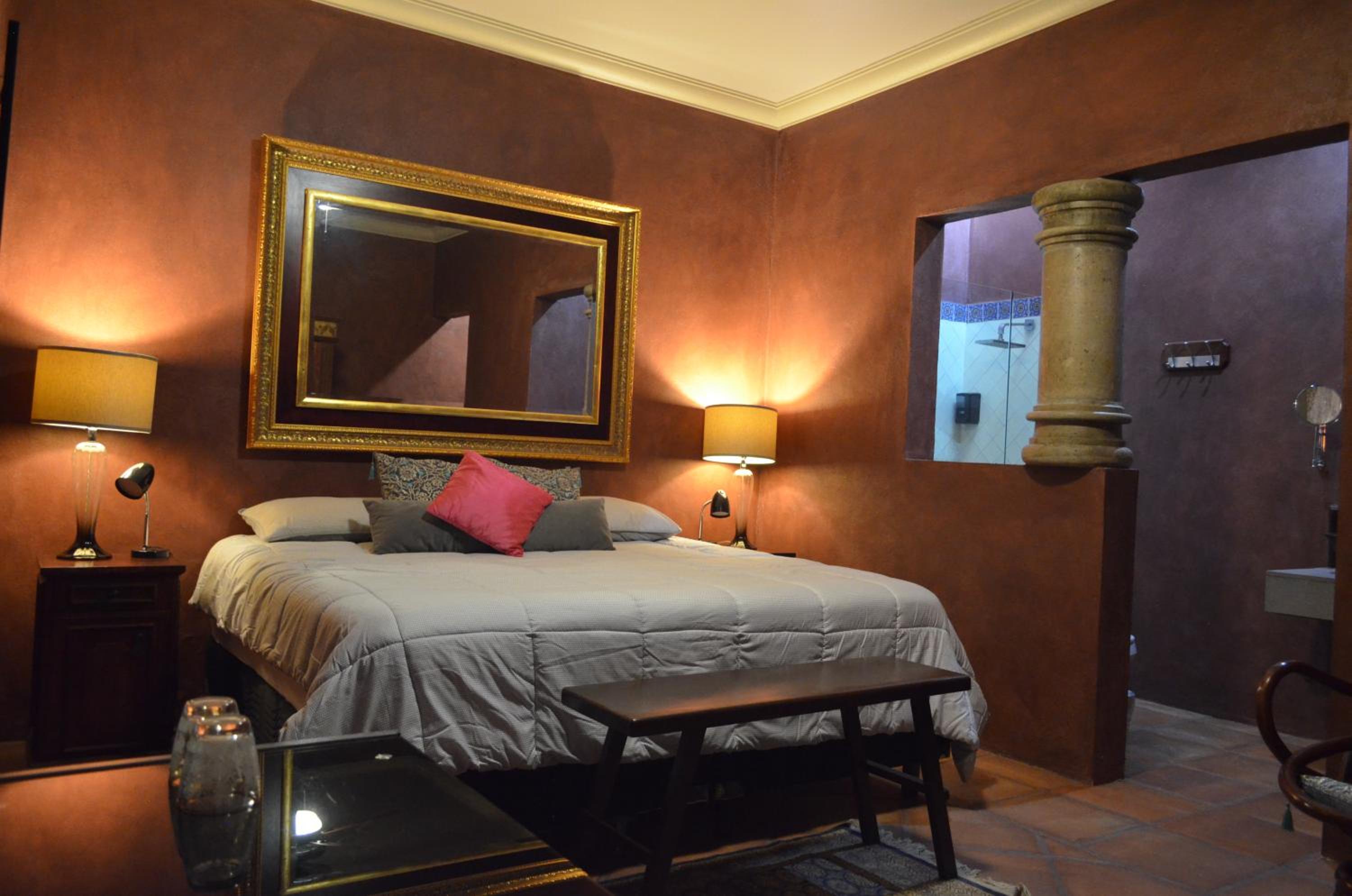 Deluxe King Suite - Photo 3
