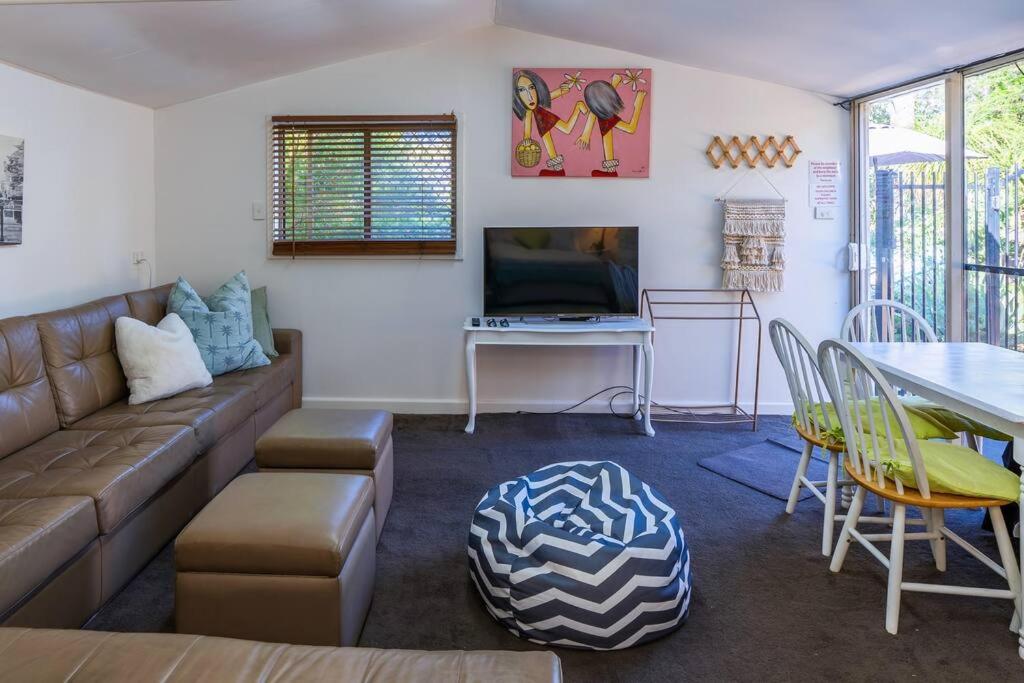 Five-Bedroom House photo 3