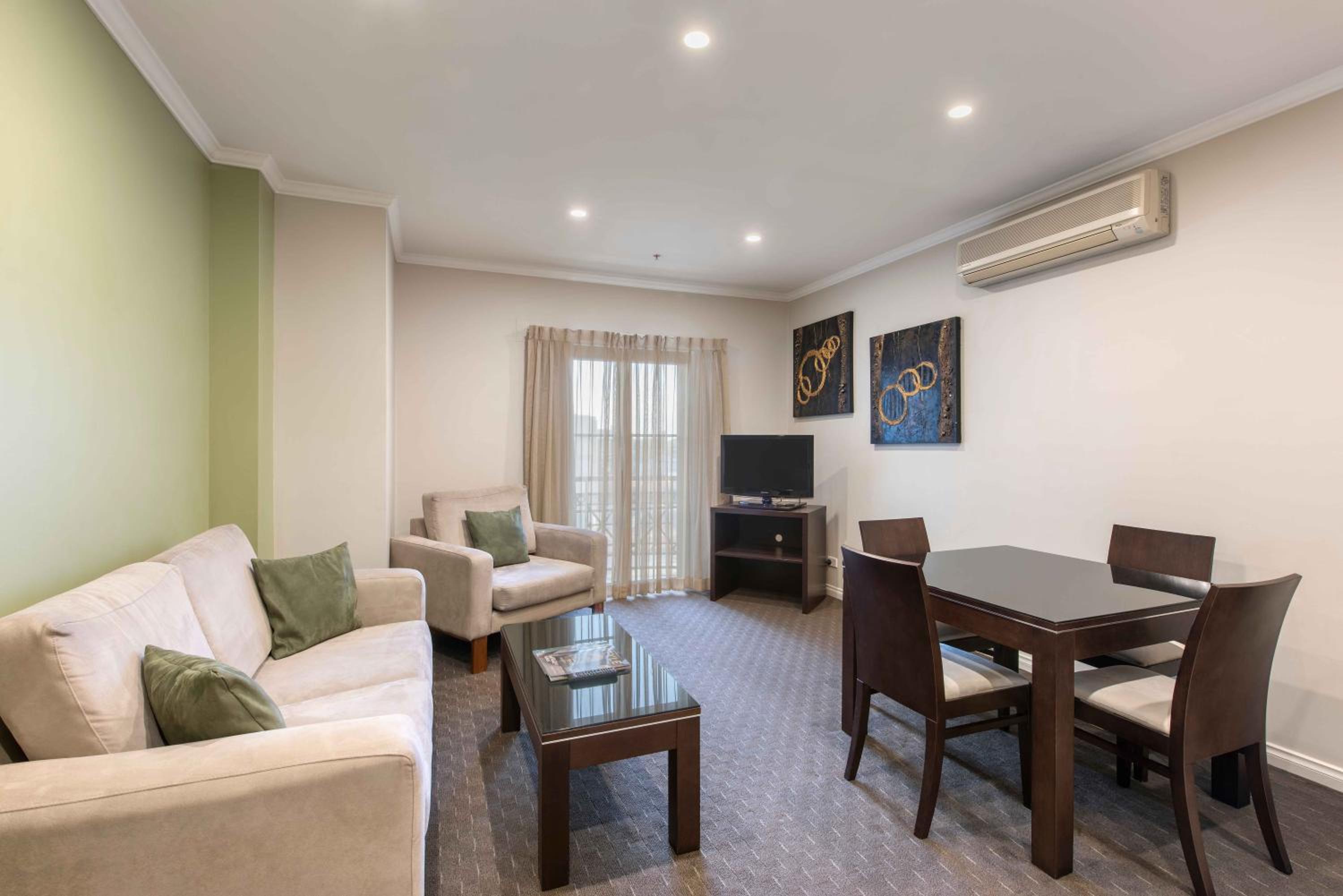 Two-Bedroom Apartment Queen Queen