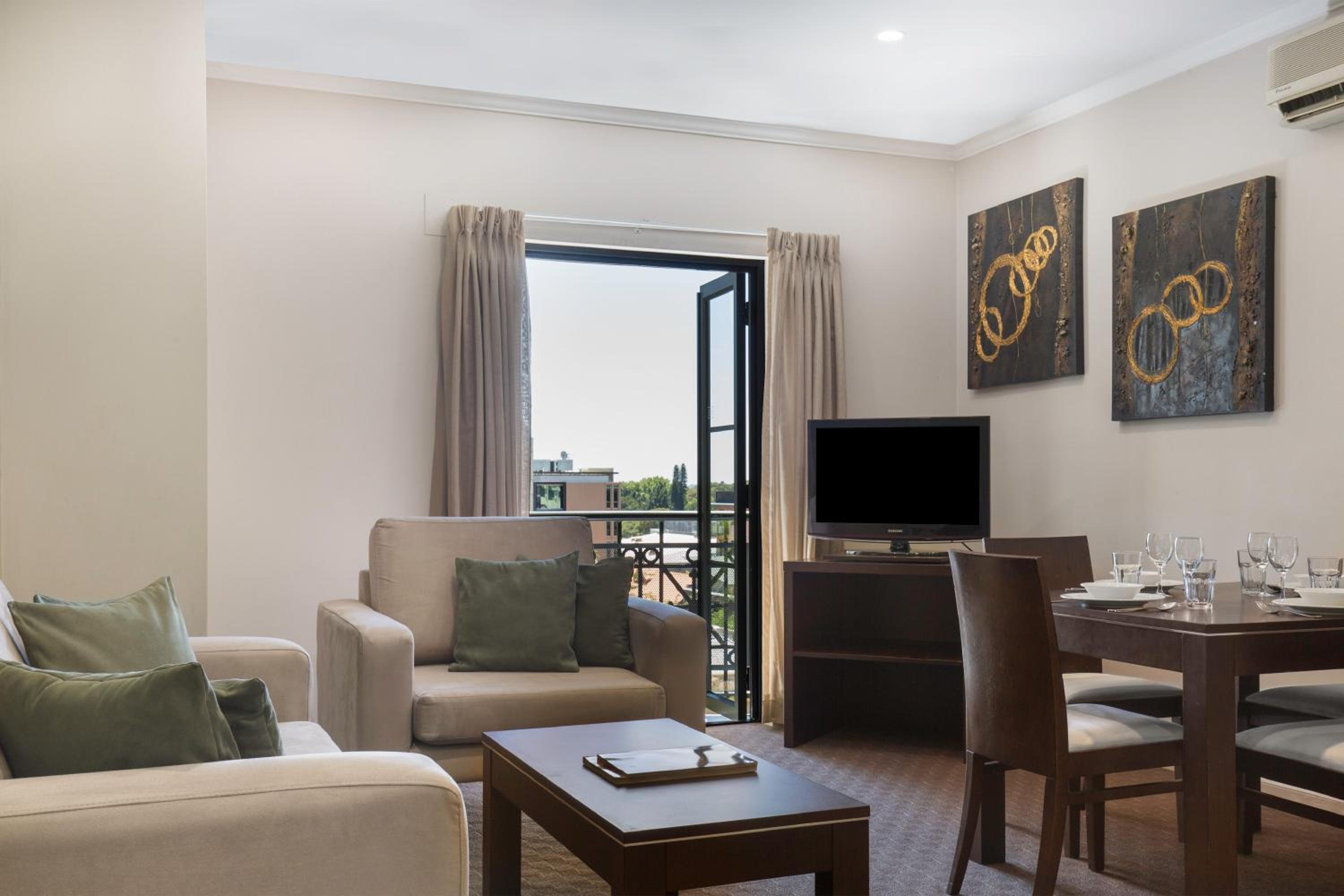 Two-Bedroom Apartment Queen Twin