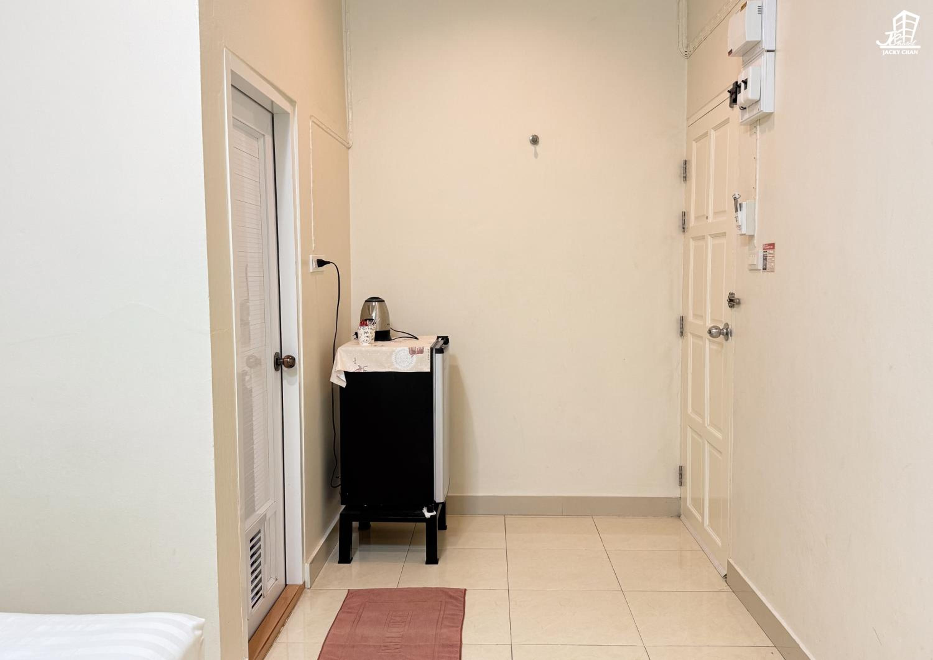 Deluxe Queen Room with Two Queen Beds - Photo 12
