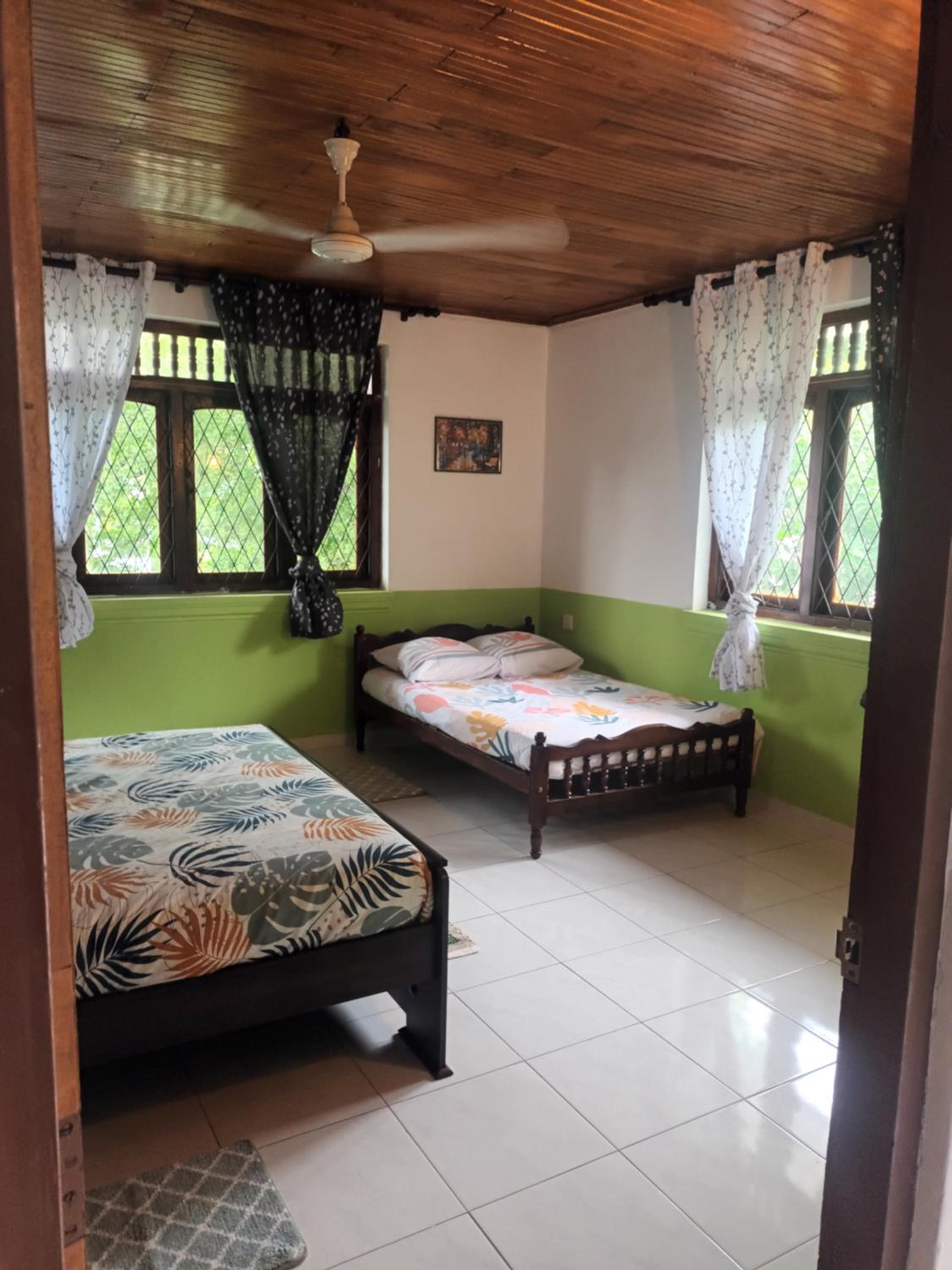 Quadruple Room with Shared Bathroom photo 2