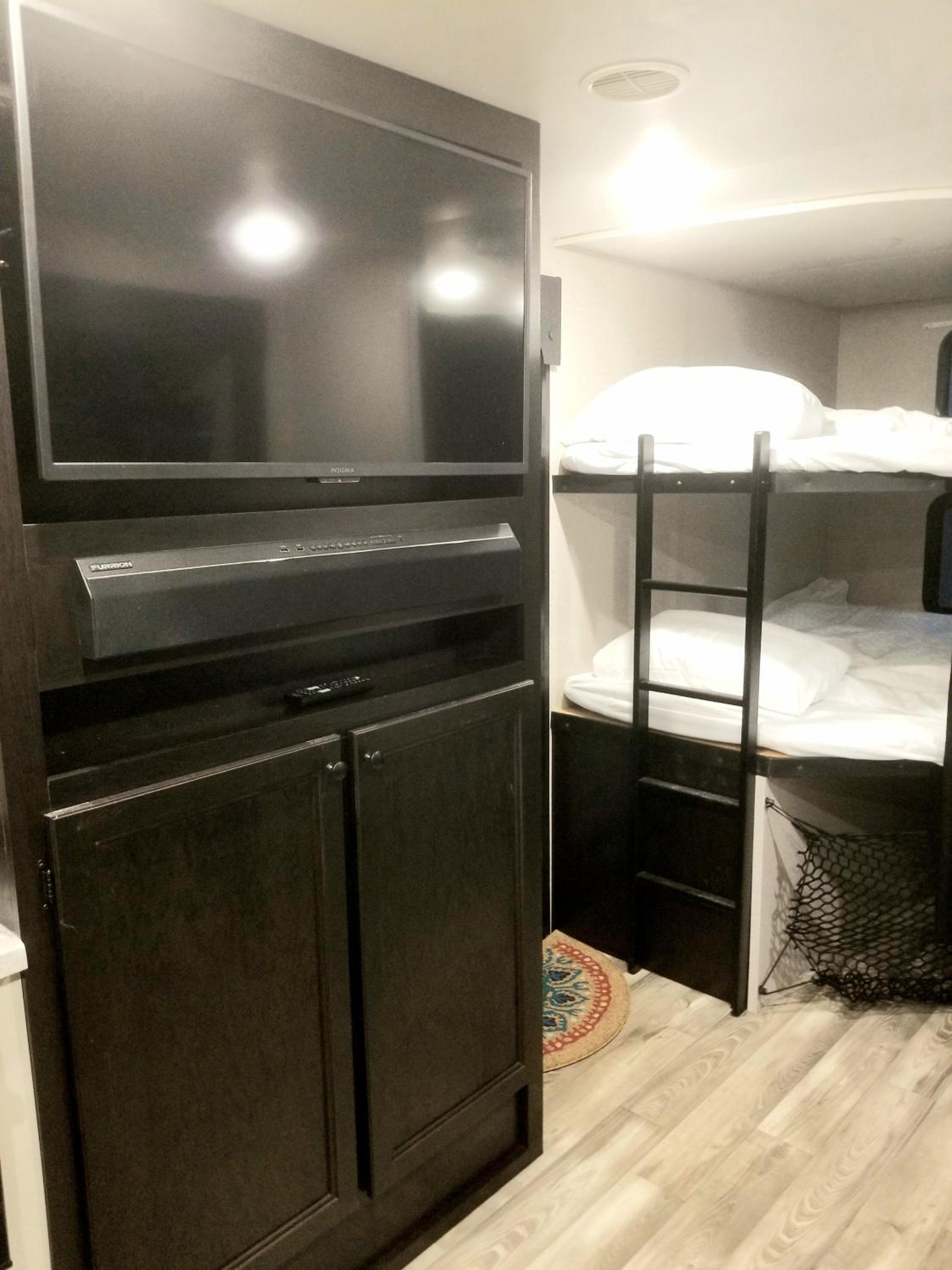 Mobile Home photo 2