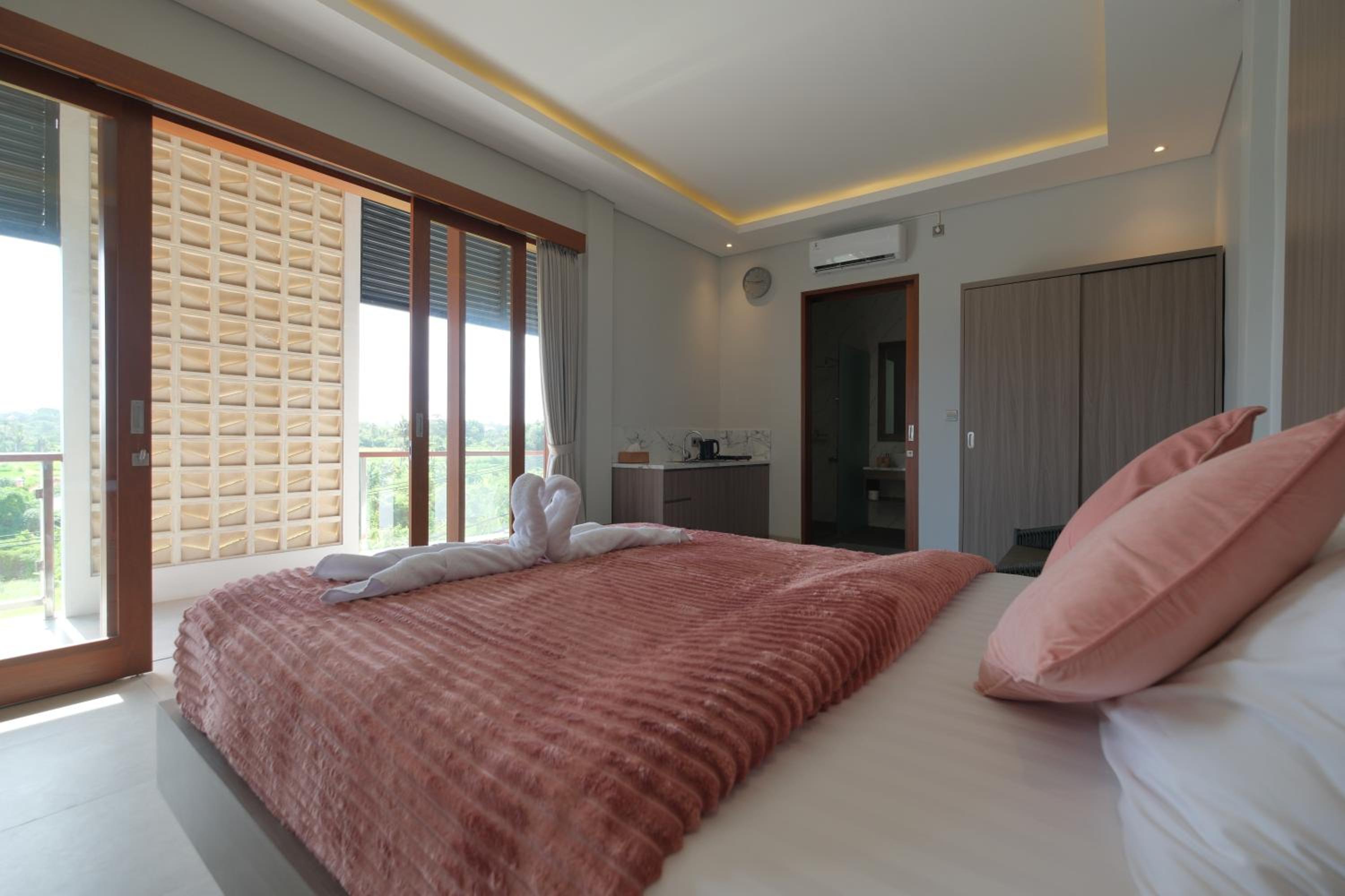 Superior Double Room with Two Double Beds - Photo 6