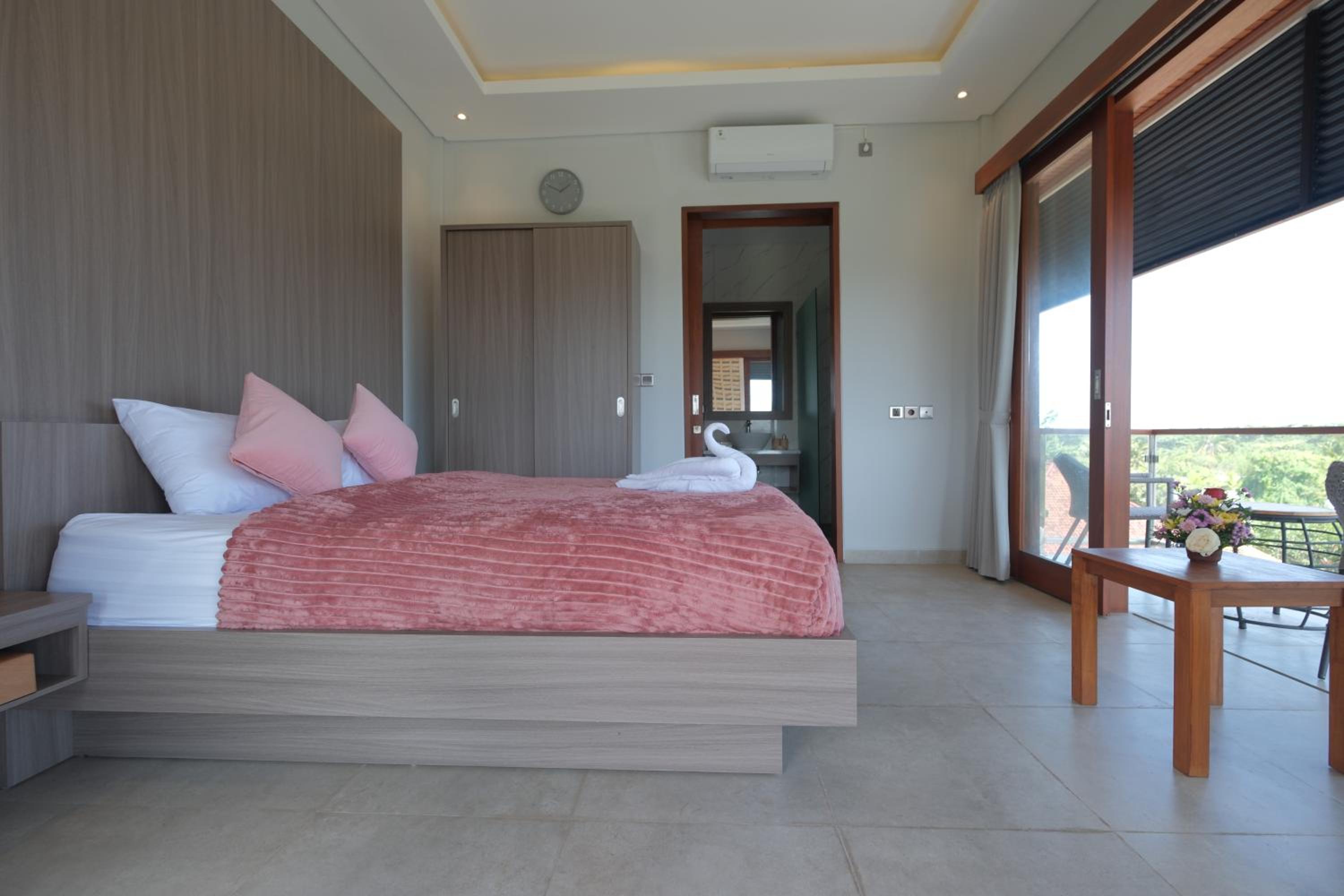 Double Room with Balcony and Sea View - Photo 8