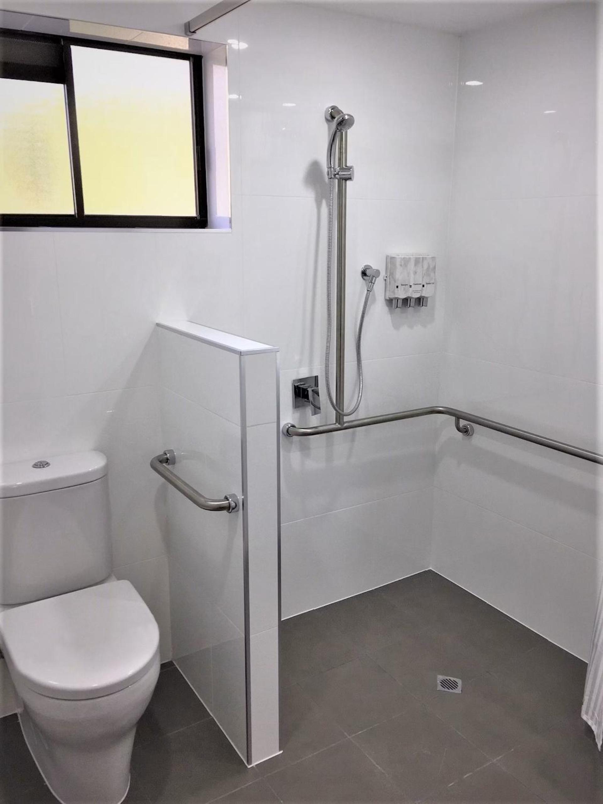 Twin Room - Disability Access (Non Pet) photo 3