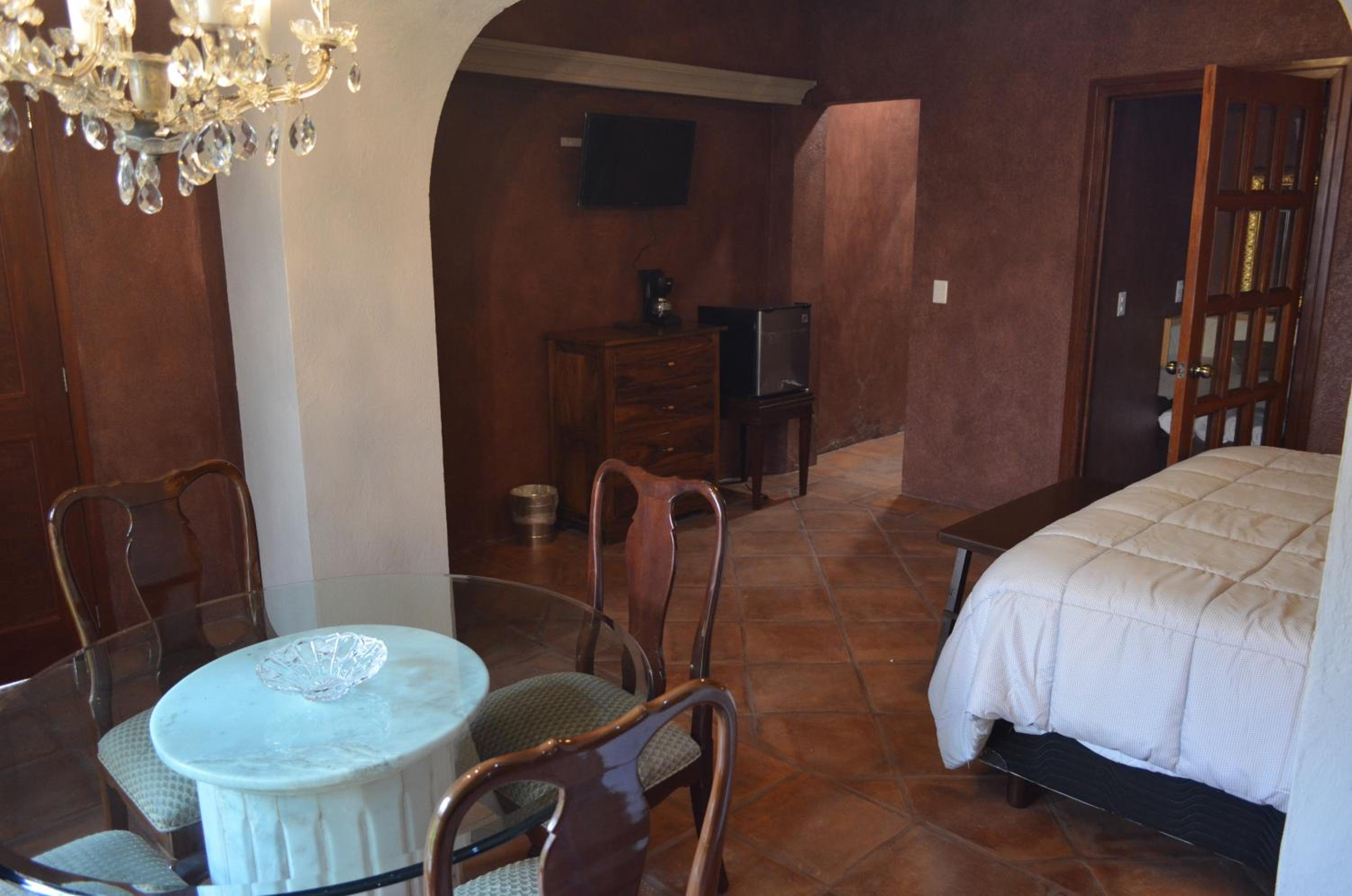 Superior King Suite - Photo 8