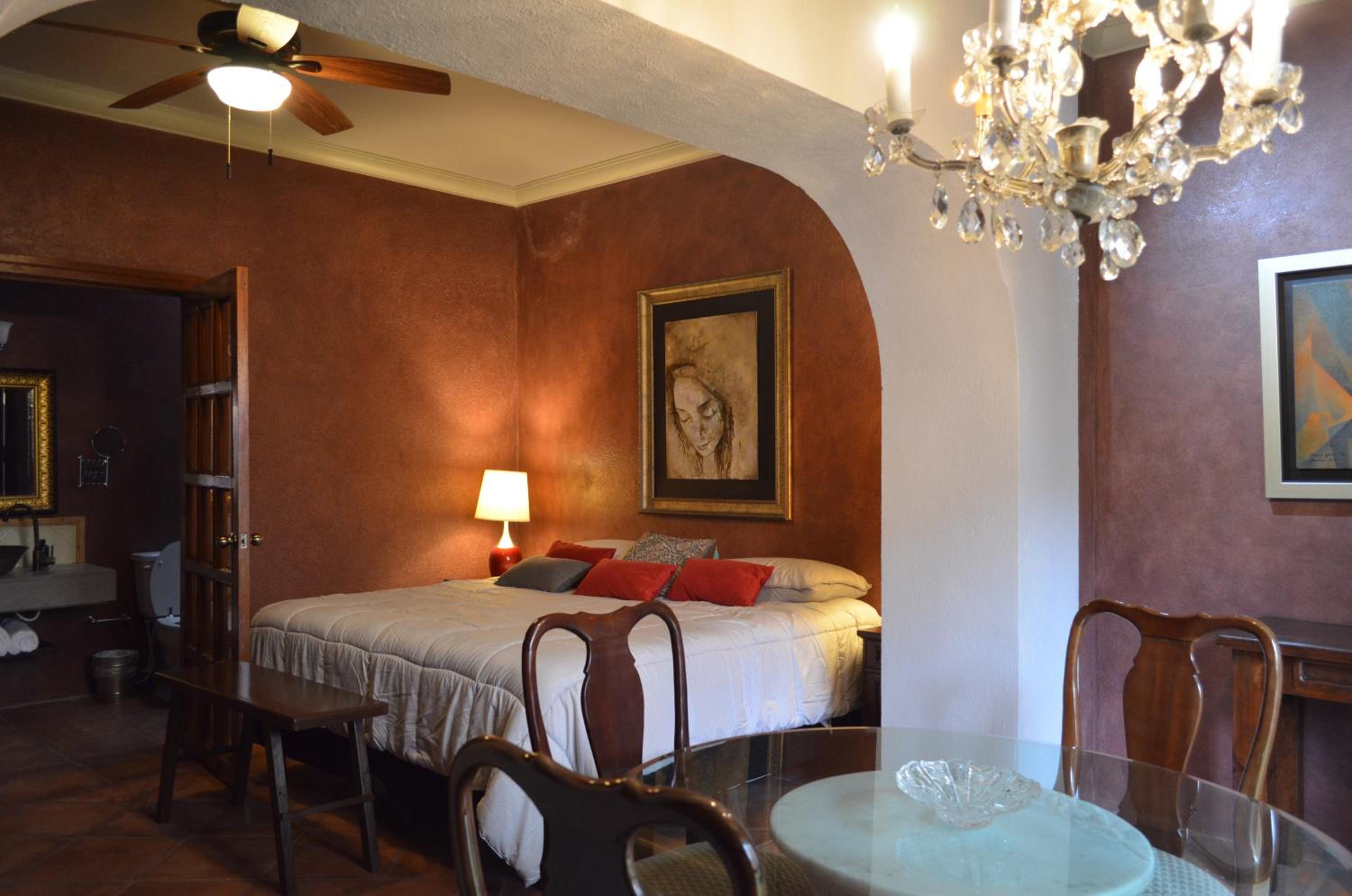 Superior King Suite - Photo 2