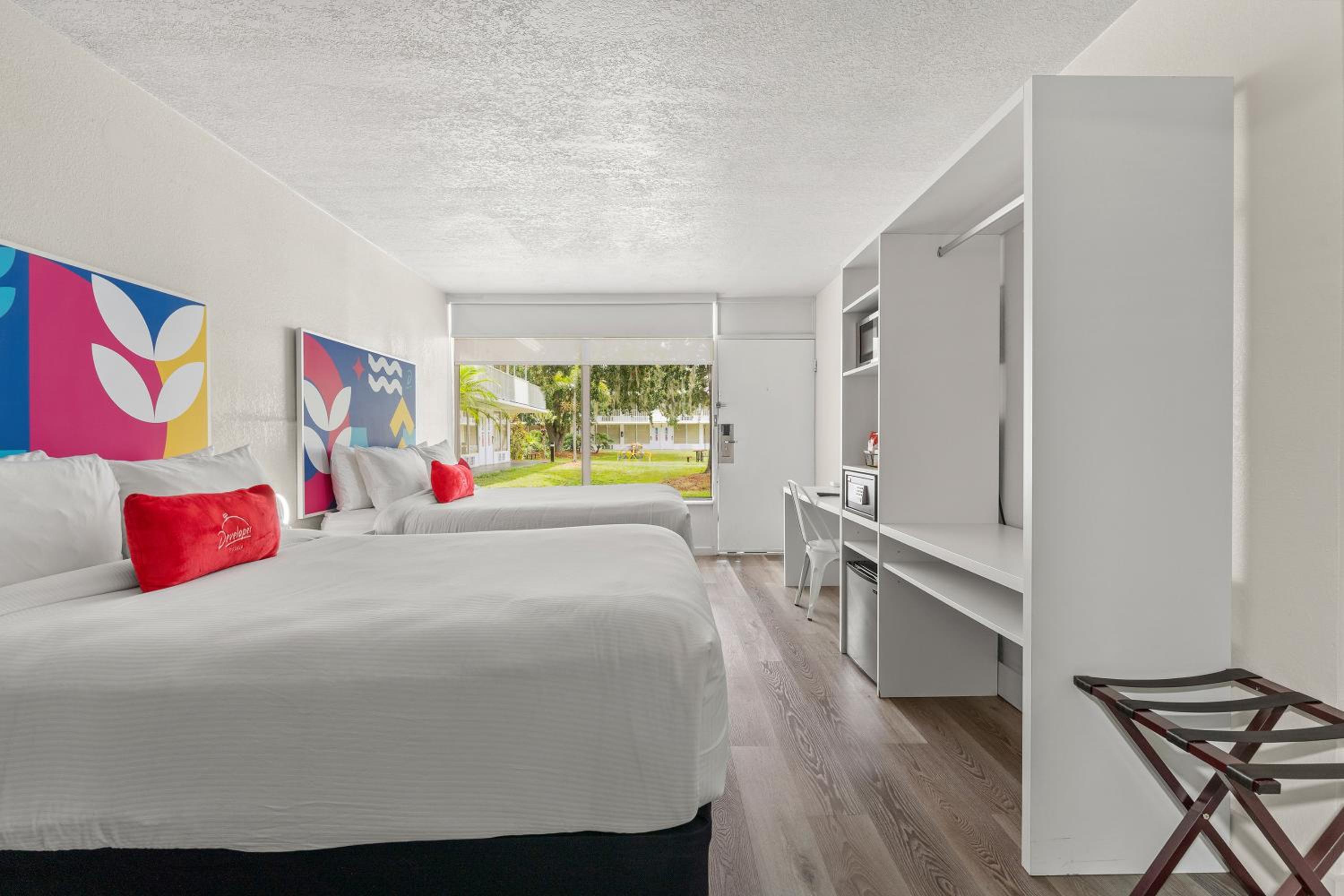 Double Room with Pool View - Photo 3