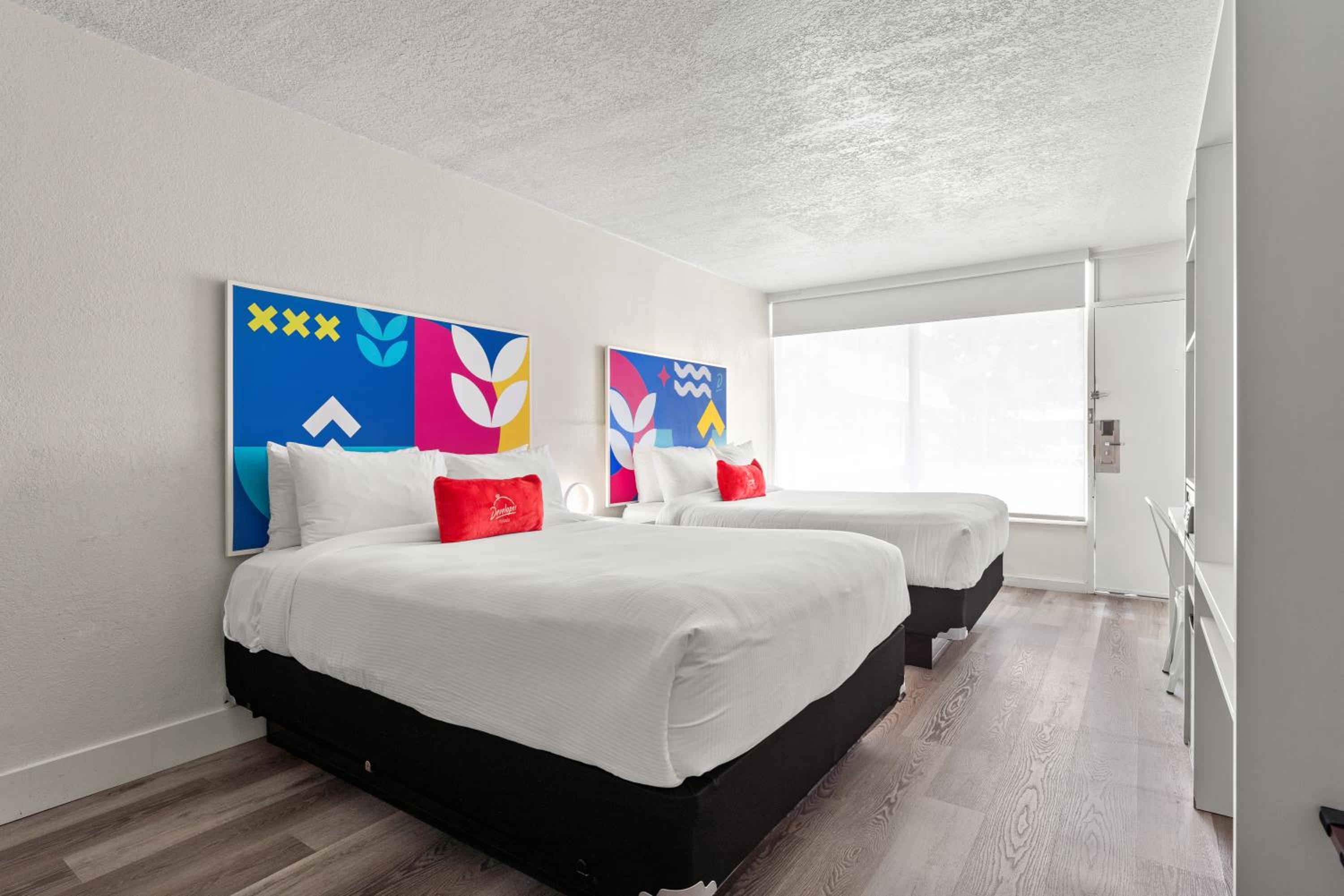 Double Room with Pool View - Photo 4