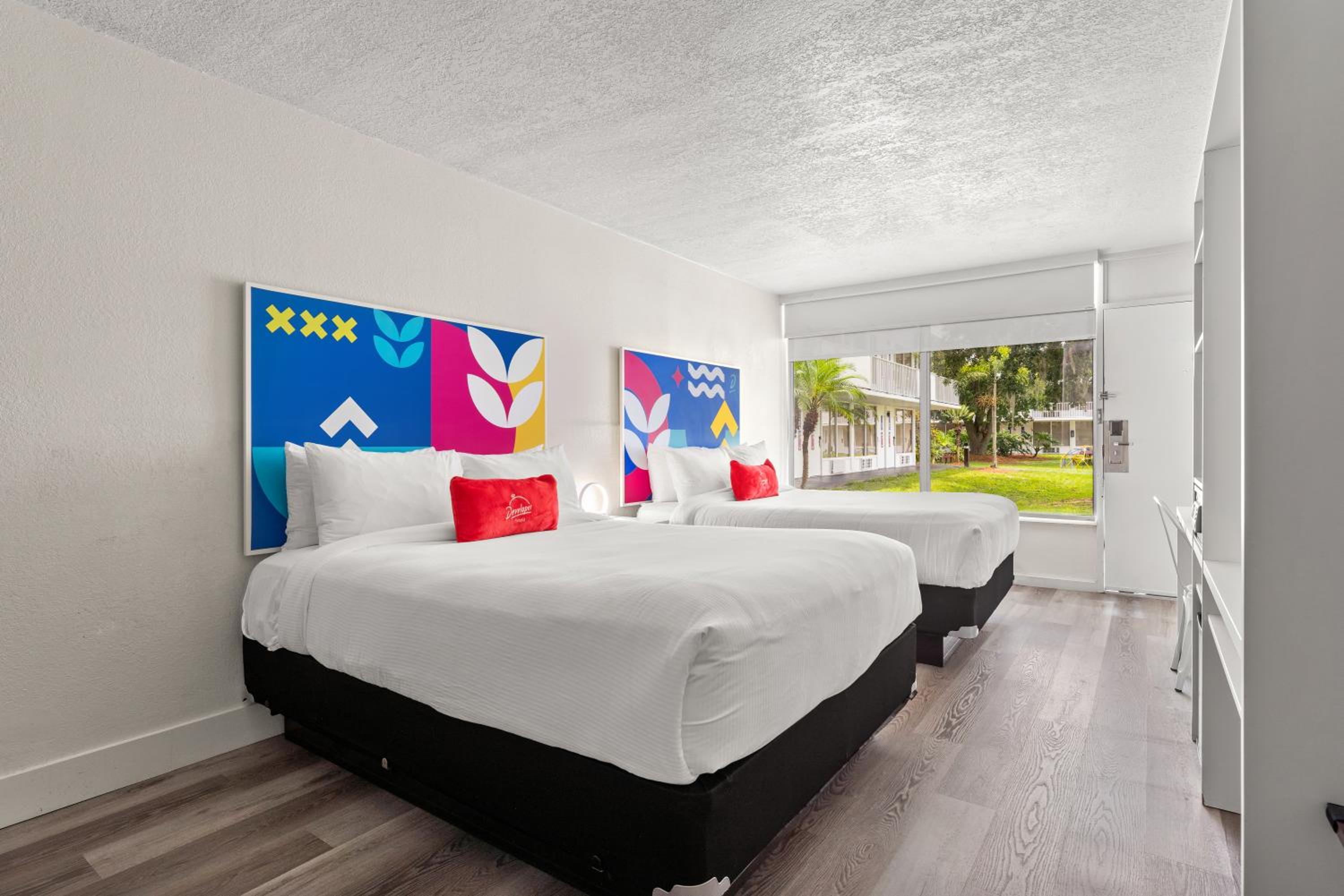 Double Room with Pool View - Photo 5