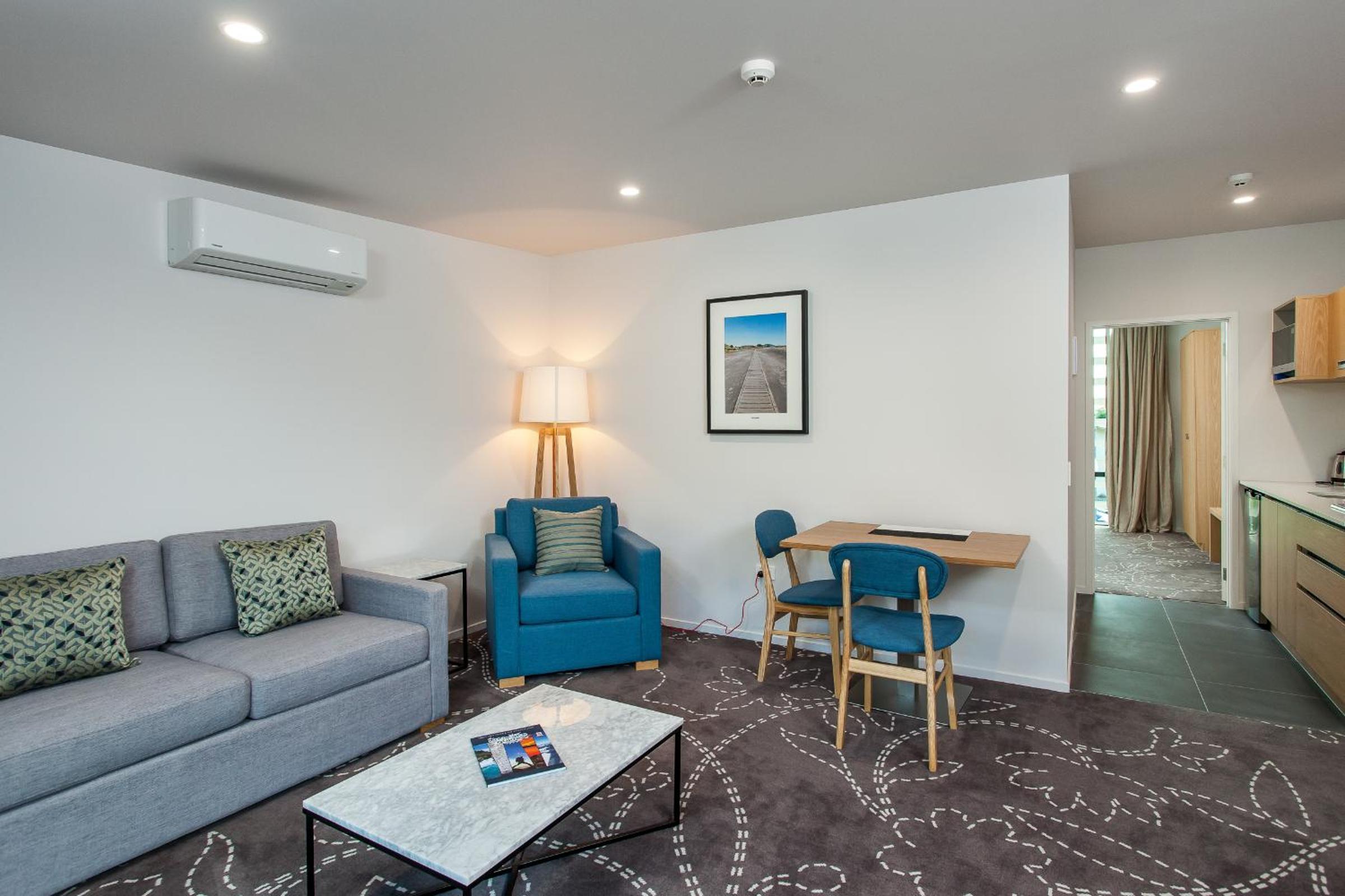 One-Bedroom Deluxe Suite with Spa Bath photo 2