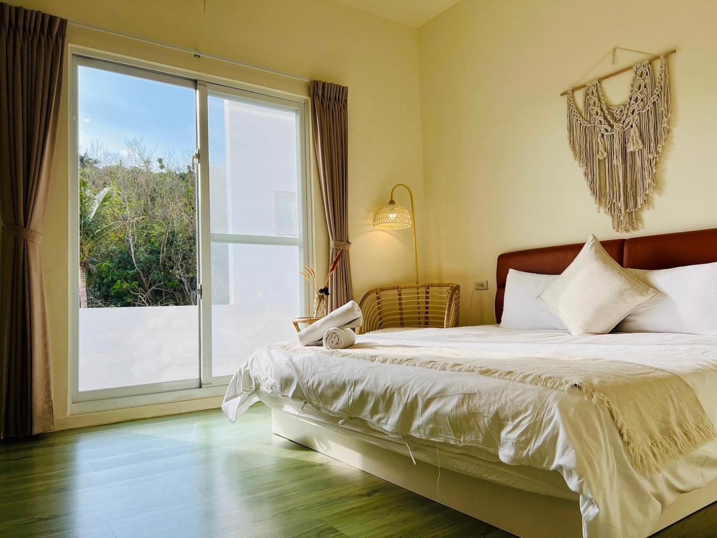 Queen Room with Balcony