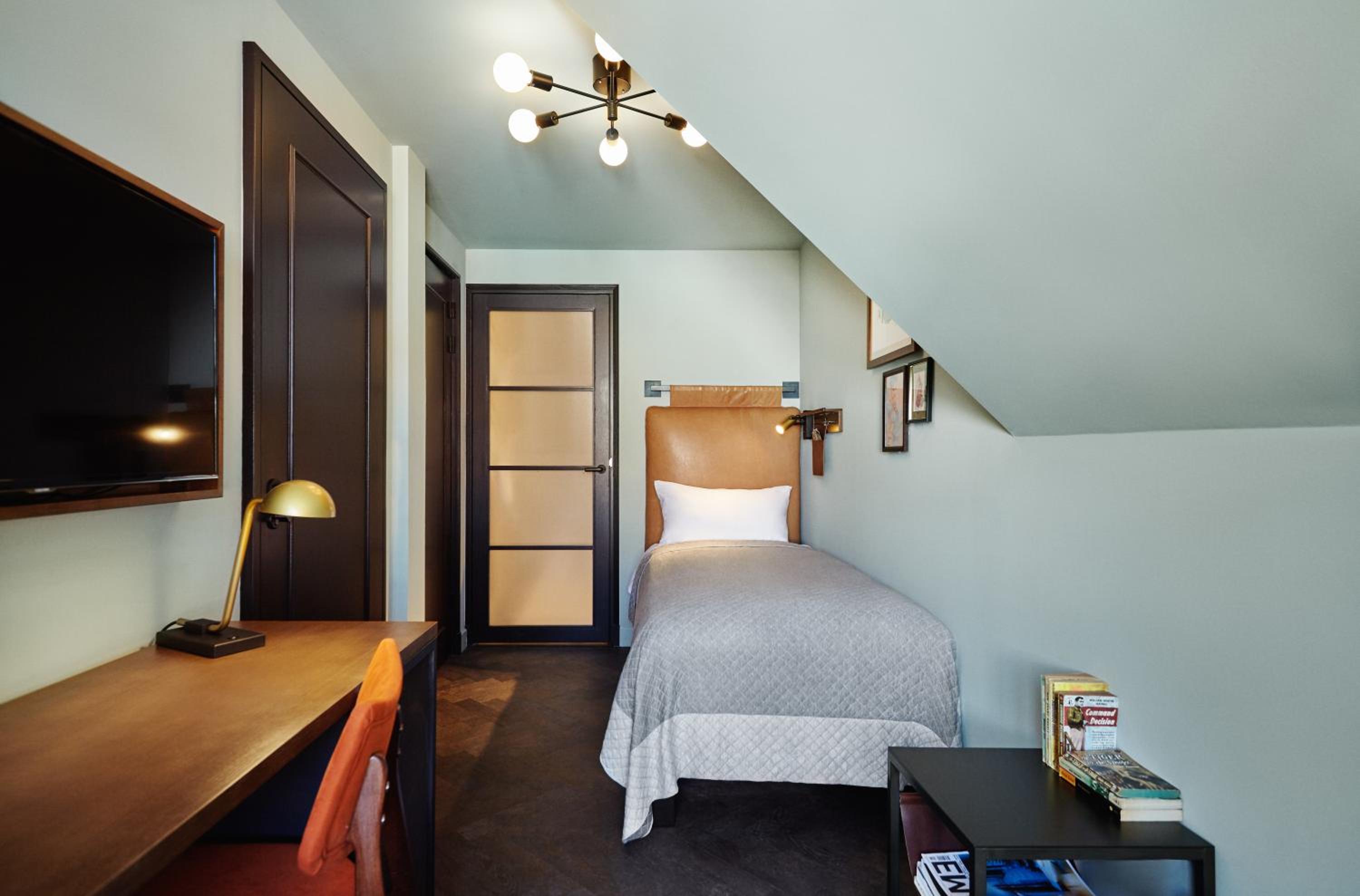 Economy Twin Room photo 3