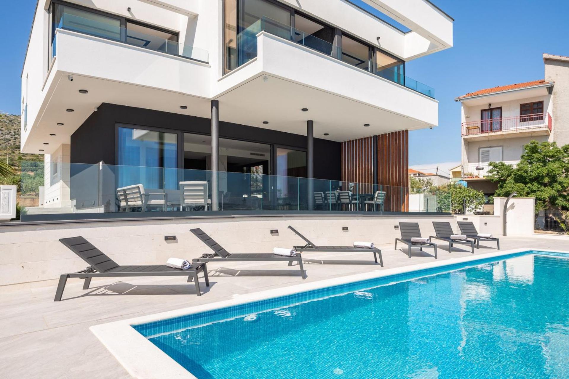 Villa photo 3