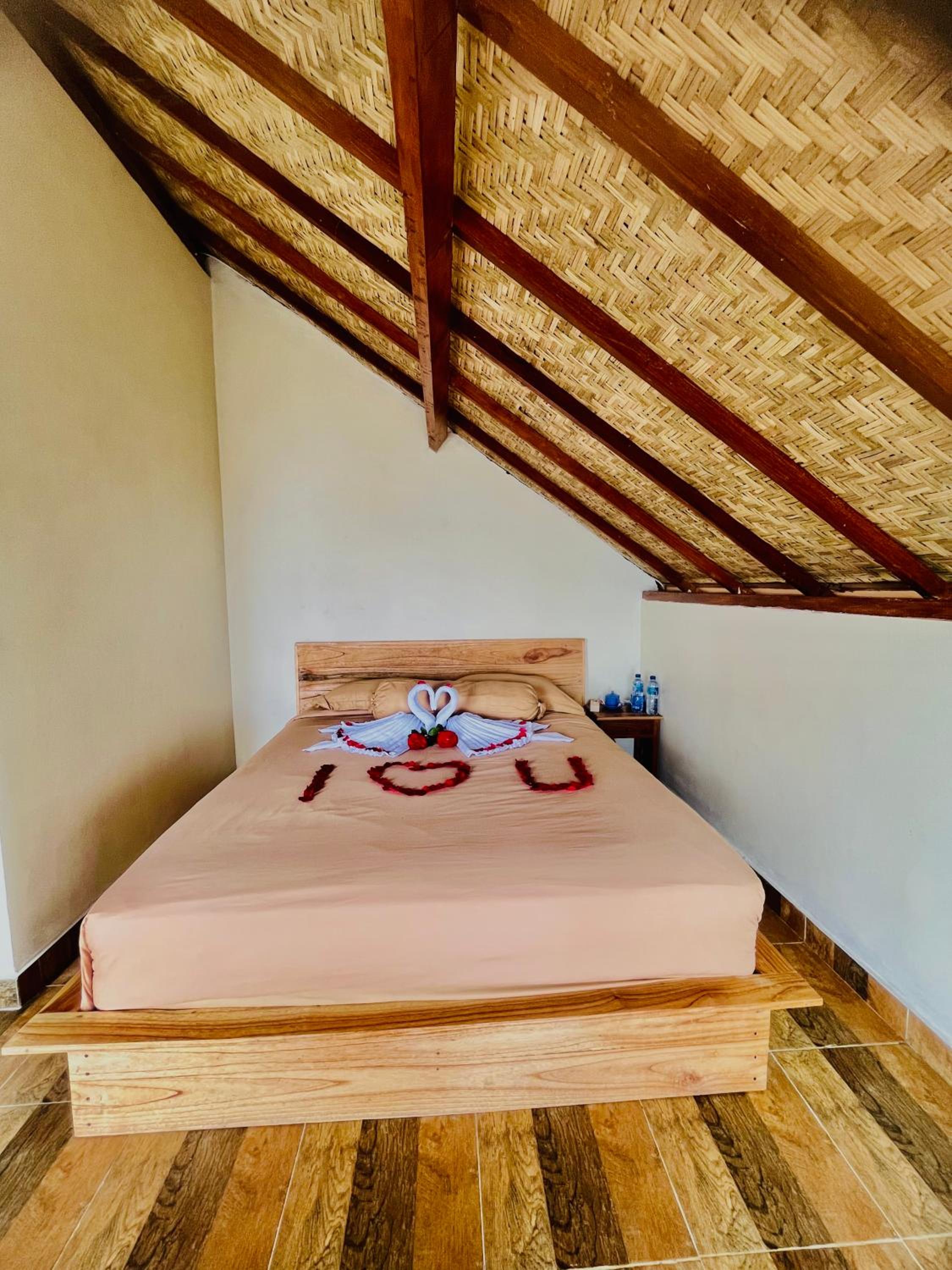 Deluxe Room (2 Adults + 1 Child) photo 1