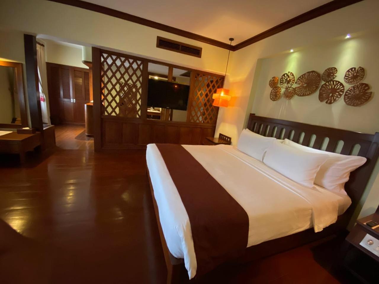 Sakura Double or Twin Room - Free 1way Shuttle to City Center - Photo 1